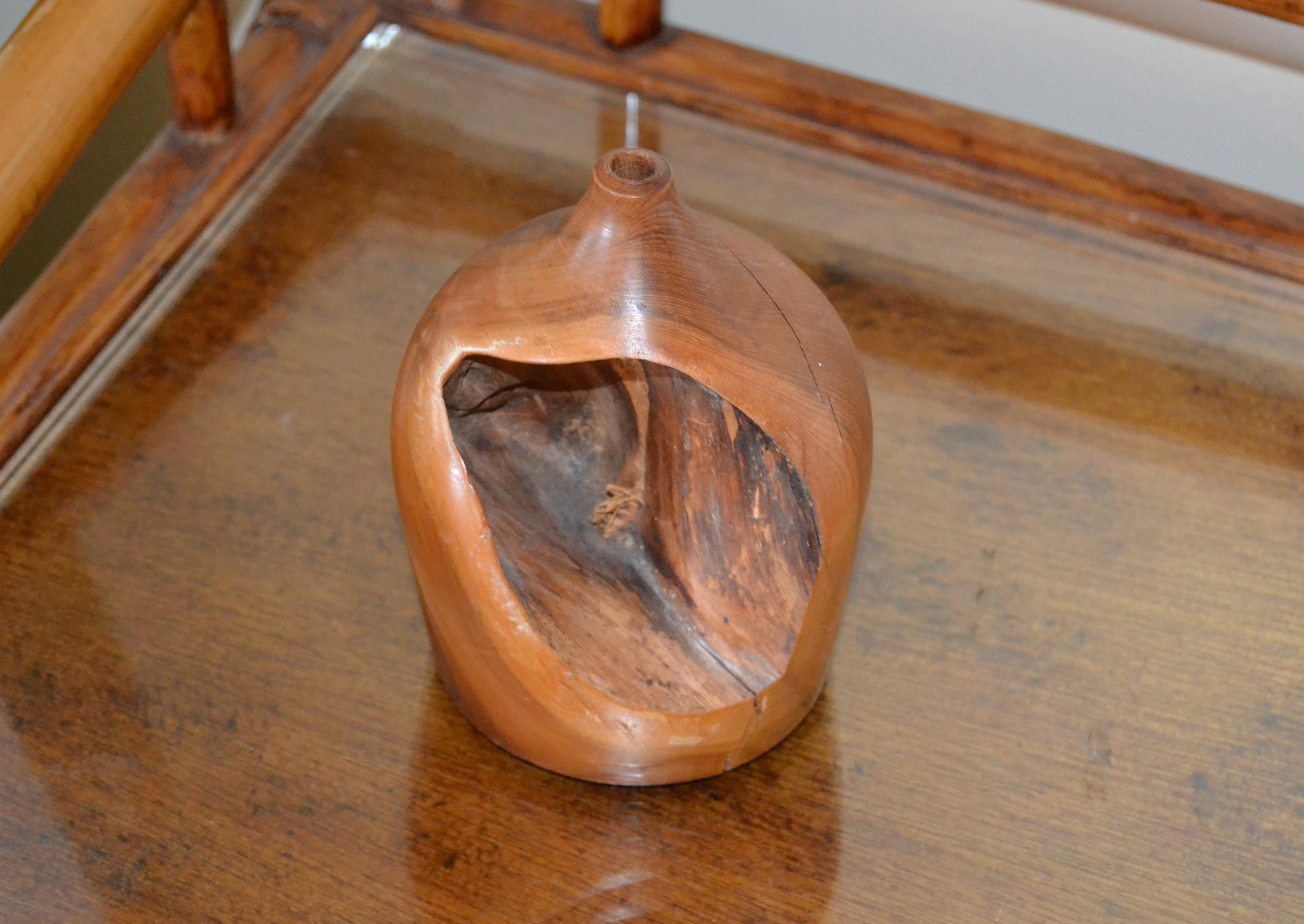 Vintage Handcrafted Cockhill Crafts Sculptural Turned Yew Wood Vase England 1960 In Good Condition In Miami, FL