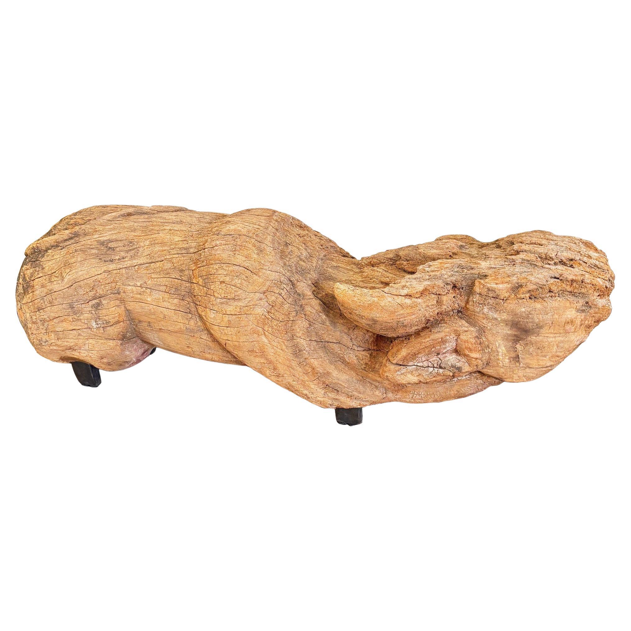 Vintage Handcrafted Hand Carved Wooden Reclining Bull Sculpture (Sculpture de taureau couché en bois)