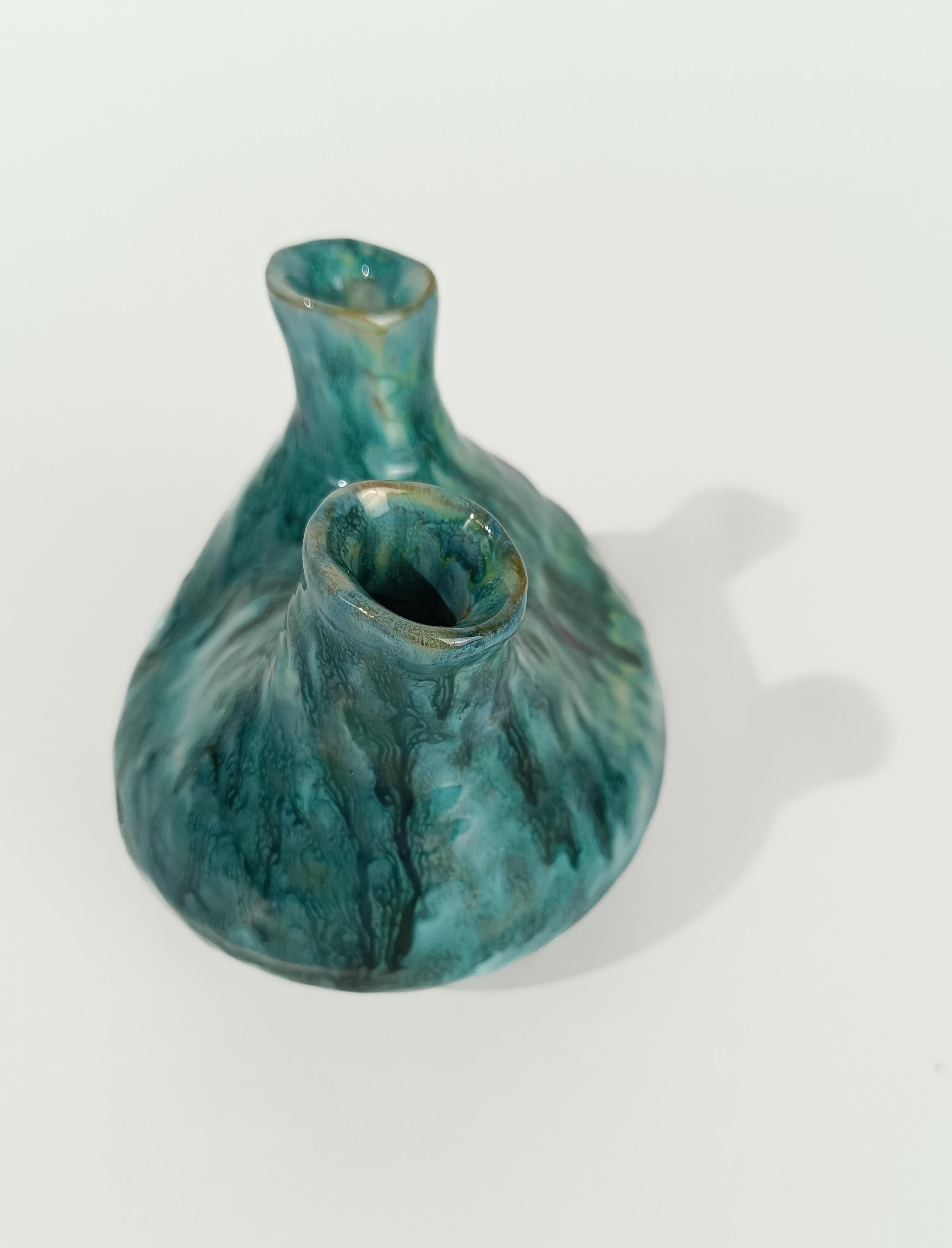 Handgefertigte Majolika-Vase mit mehreren Öffnungen, stilisiert in Hurt-Form, Vintage im Angebot 3