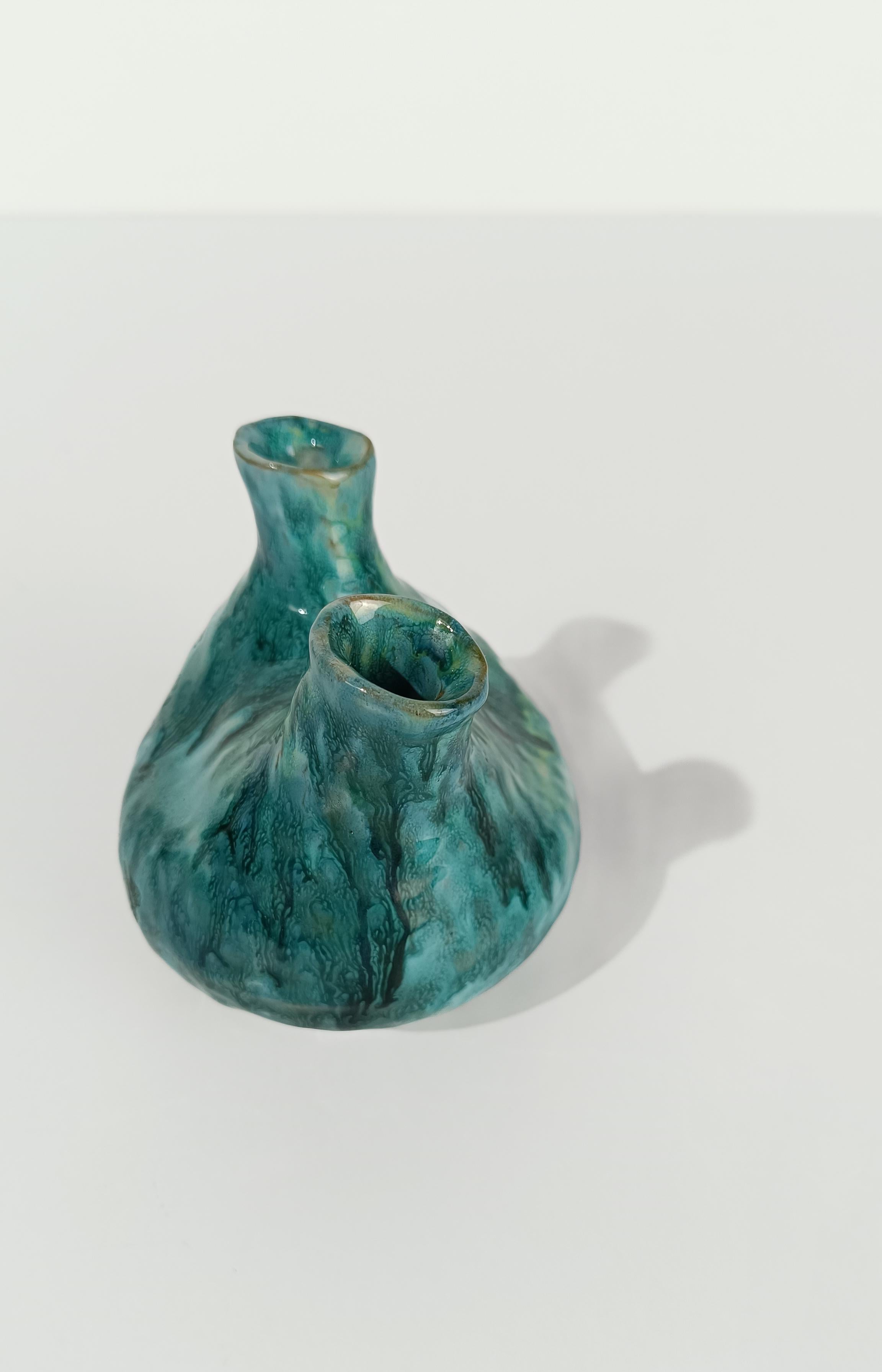 Handgefertigte Majolika-Vase mit mehreren Öffnungen, stilisiert in Hurt-Form, Vintage im Angebot 4