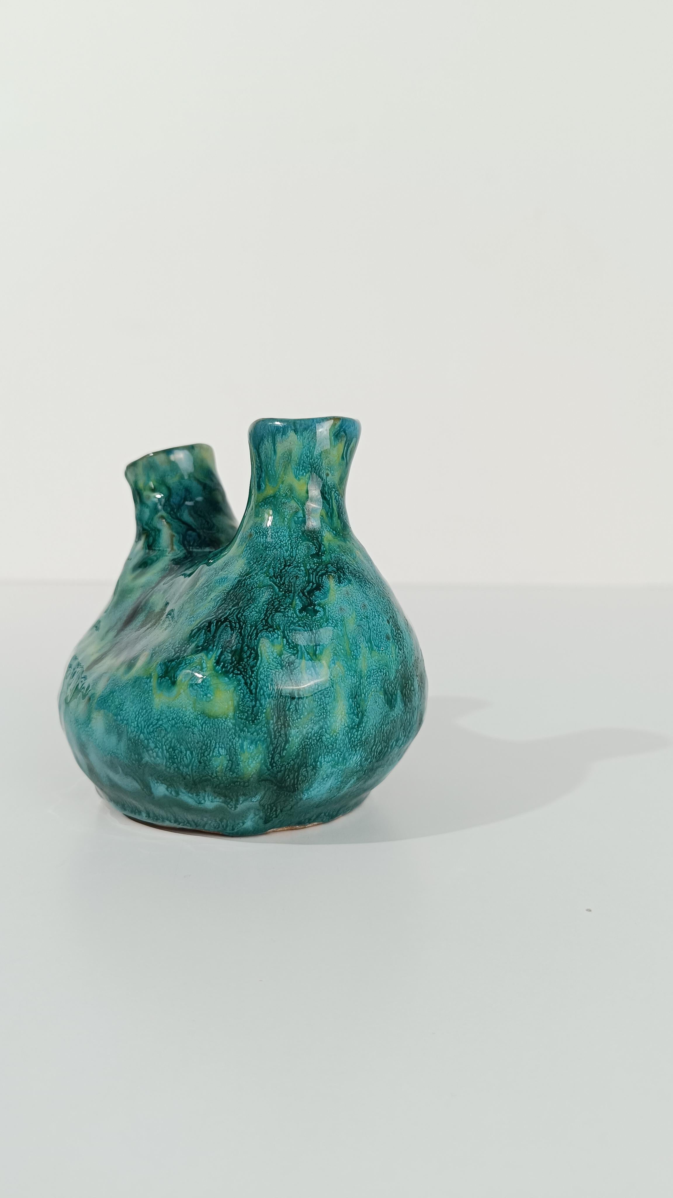 Handgefertigte Majolika-Vase mit mehreren Öffnungen, stilisiert in Hurt-Form, Vintage im Angebot 5