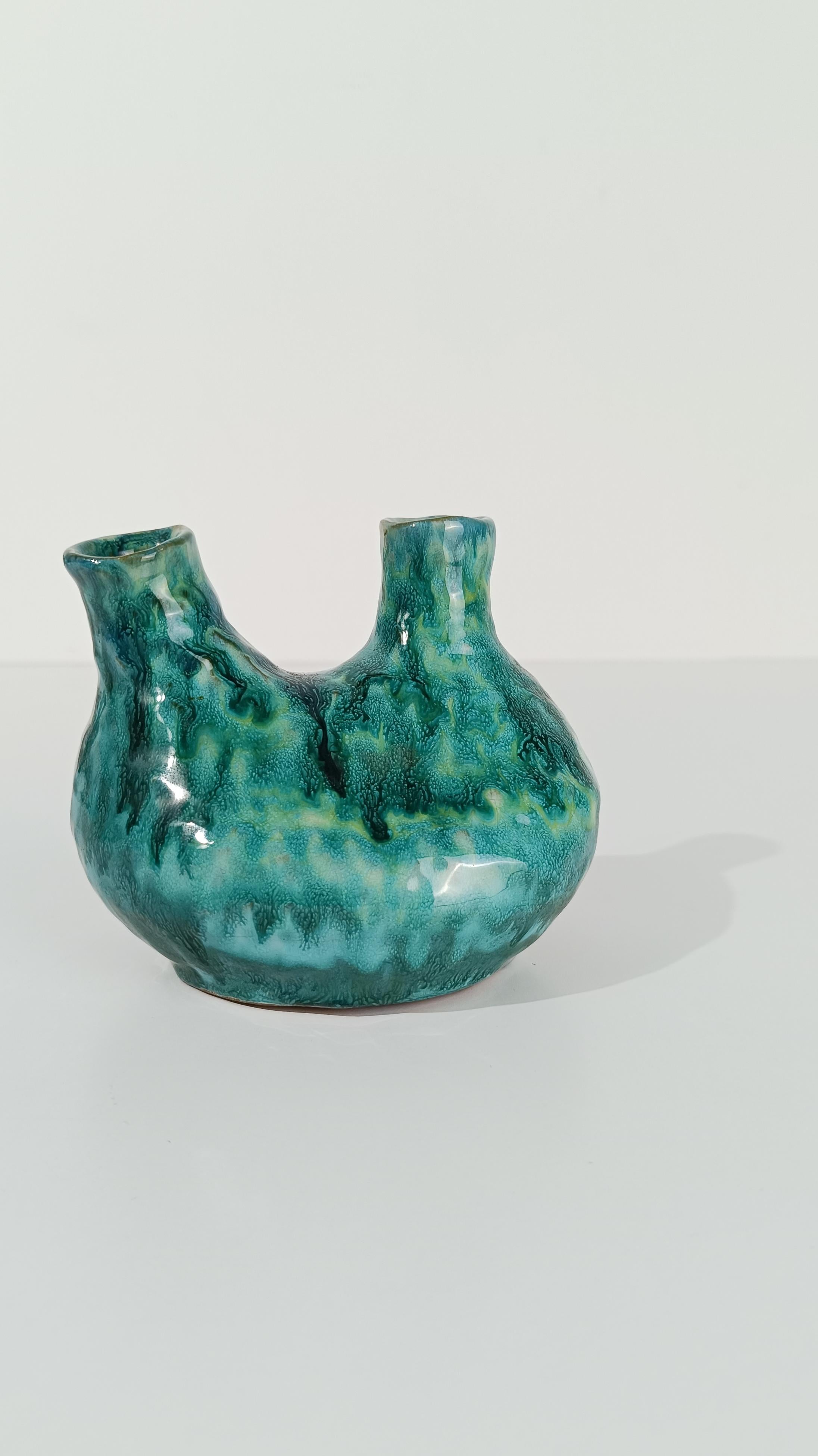 Handgefertigte Majolika-Vase mit mehreren Öffnungen, stilisiert in Hurt-Form, Vintage im Angebot 9