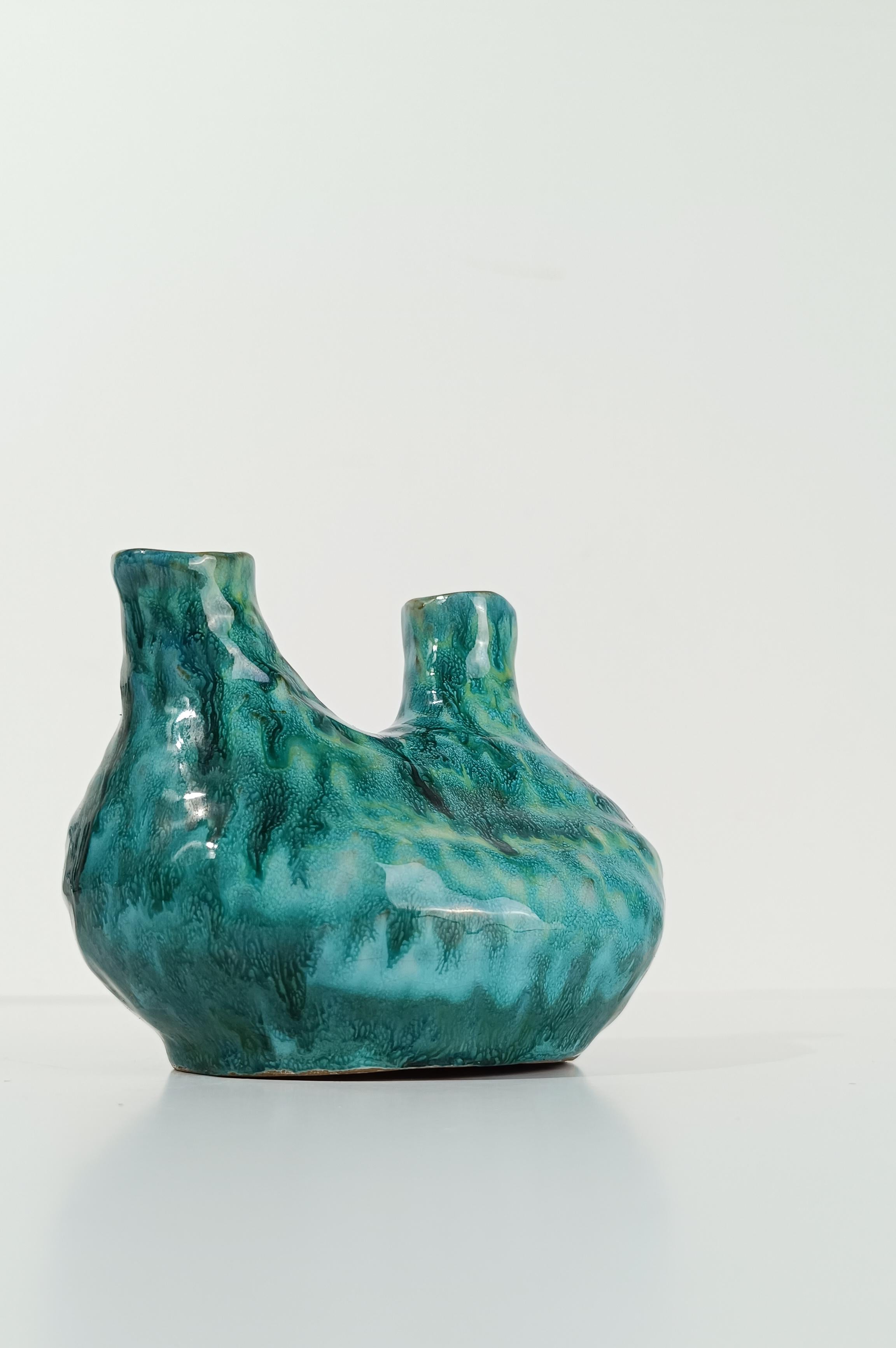 Handgefertigte Majolika-Vase mit mehreren Öffnungen, stilisiert in Hurt-Form, Vintage im Zustand „Gut“ im Angebot in Roma, IT