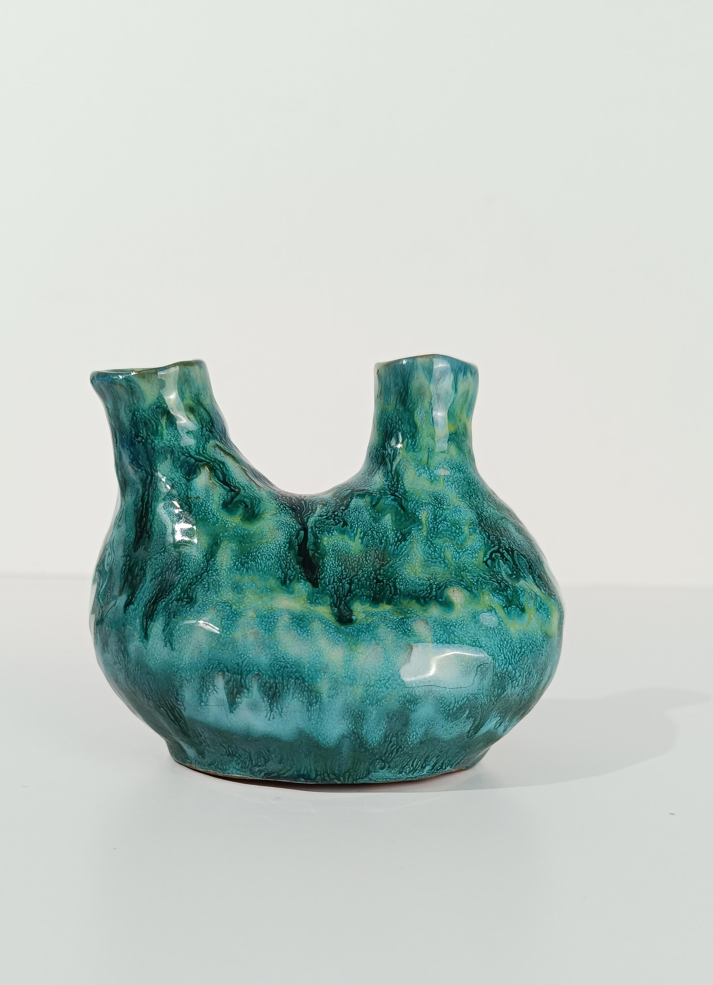 Handgefertigte Majolika-Vase mit mehreren Öffnungen, stilisiert in Hurt-Form, Vintage (Keramik) im Angebot