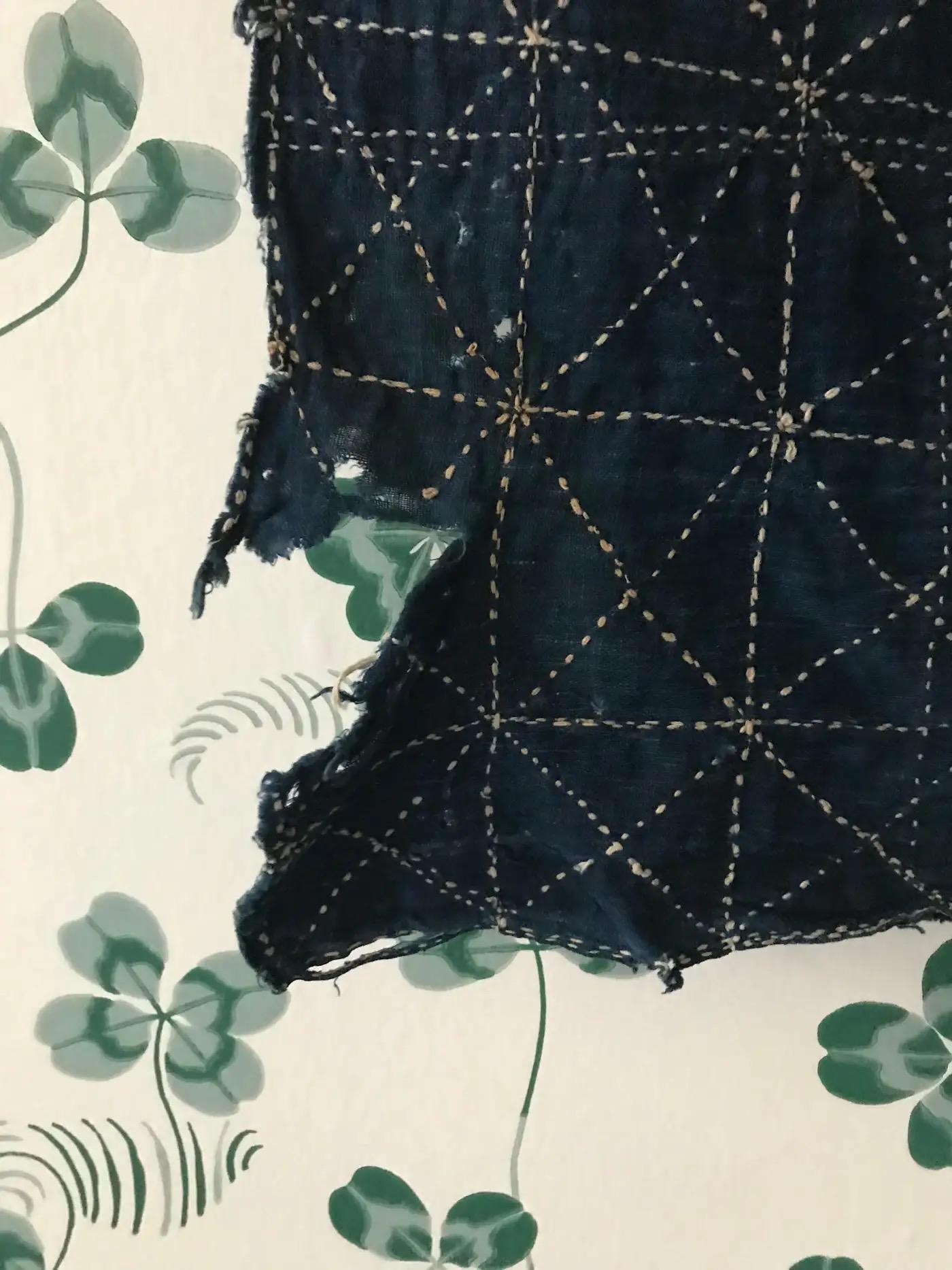 Handgefertigtes Patched-Textil „Boro“ in Indigofarben, Japan, 20. Jahrhundert im Angebot 5