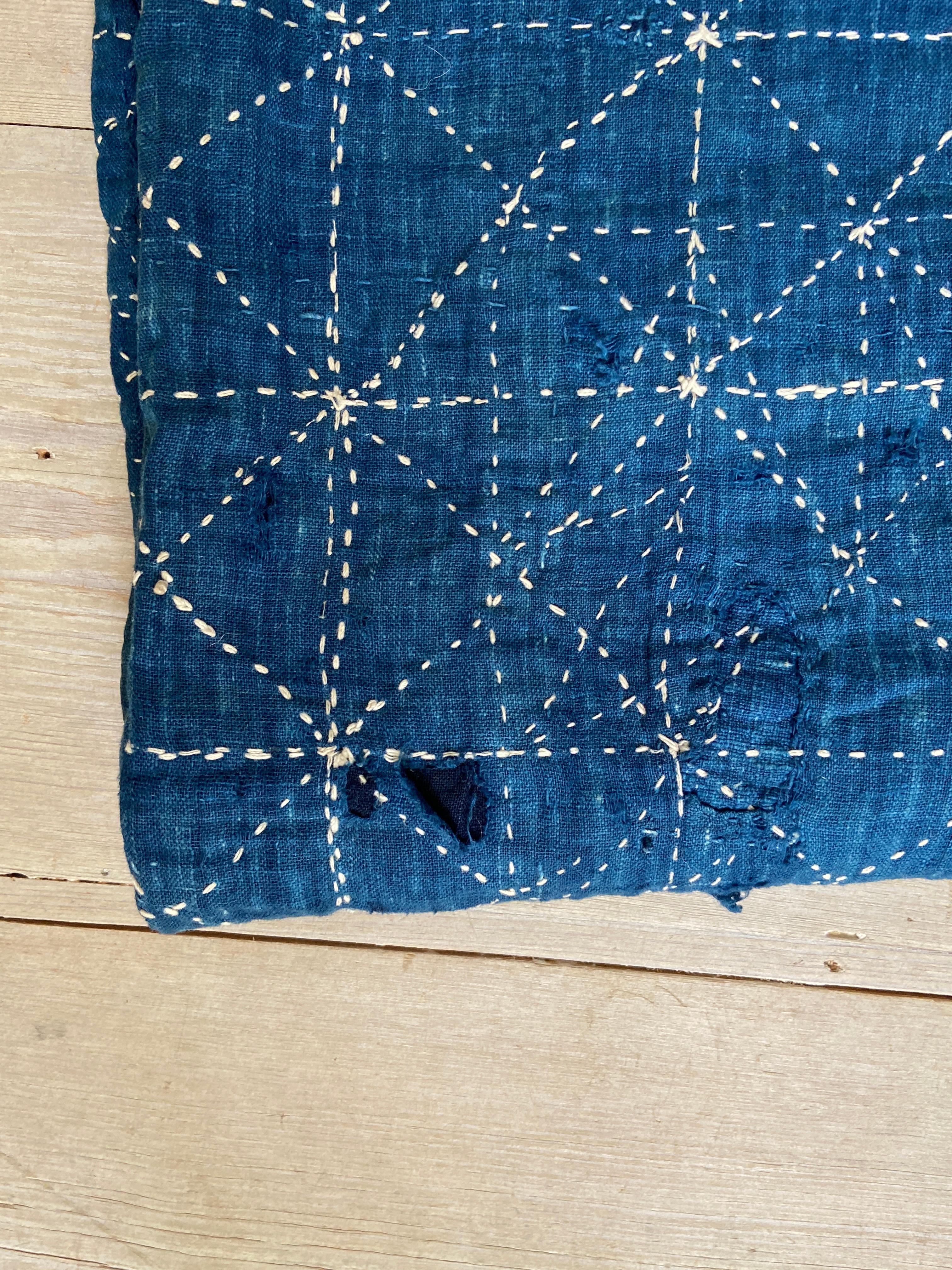 Handgefertigtes Patched-Textil „Boro“ in Indigofarben, Japan, 20. Jahrhundert im Zustand „Gut“ im Angebot in Copenhagen K, DK