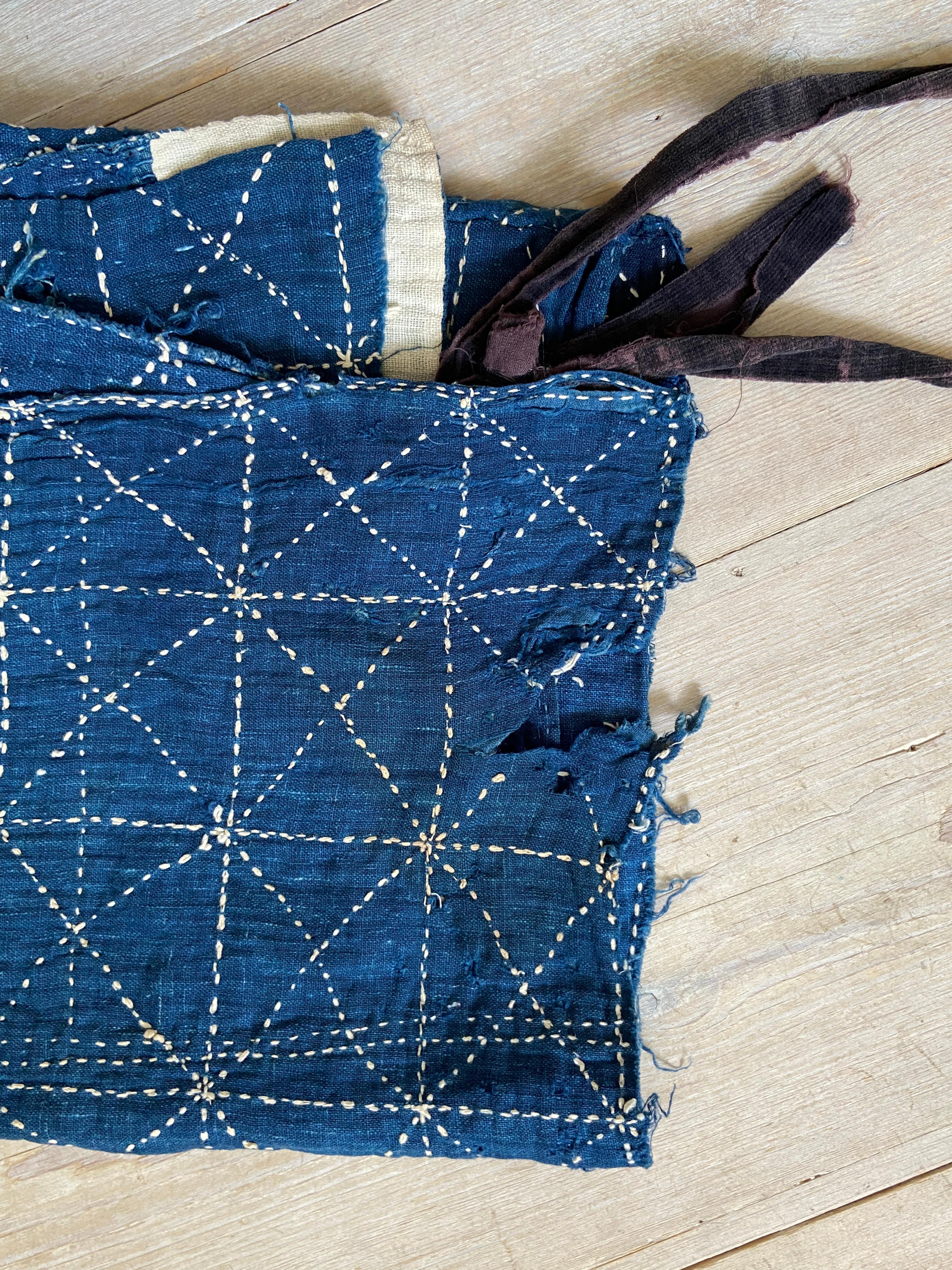 Handgefertigtes Patched-Textil „Boro“ in Indigofarben, Japan, 20. Jahrhundert im Angebot 1