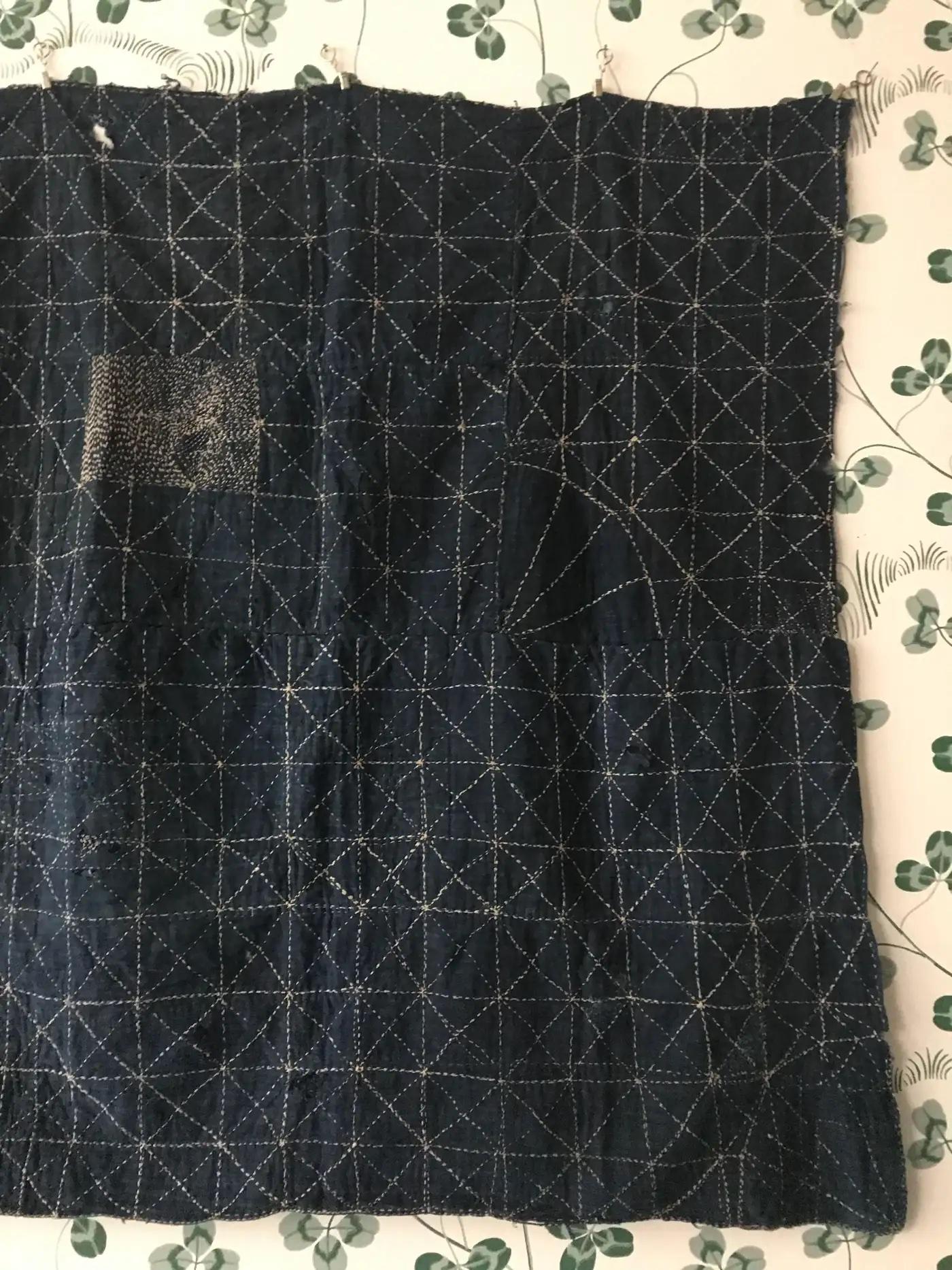 Handgefertigtes Patched-Textil „Boro“ in Indigofarben, Japan, 20. Jahrhundert im Angebot 2