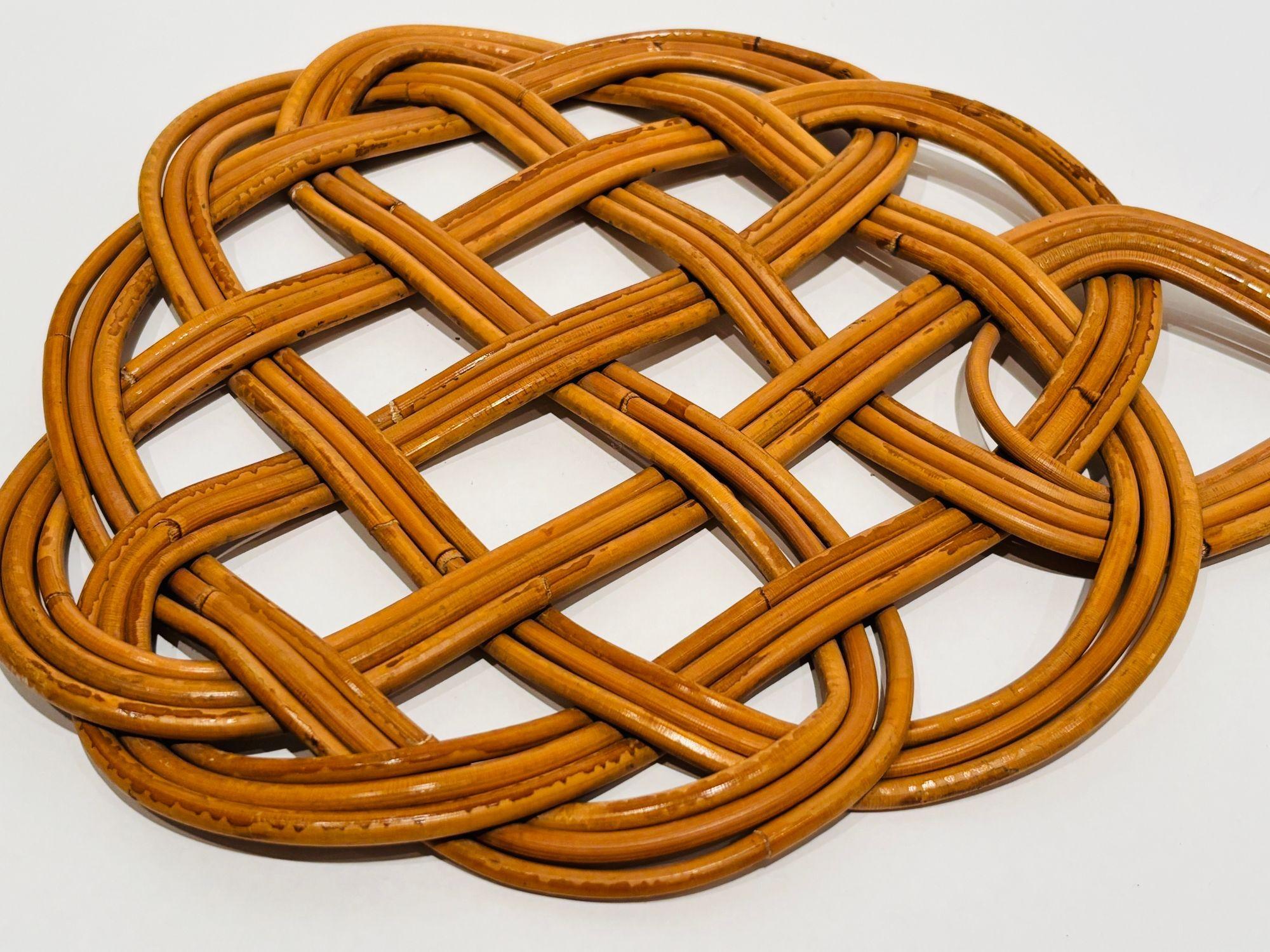 Battipanni in rattan d'epoca realizzato a mano, oggetto decorativo da parete di arte popolare In condizioni buone in vendita a North Hollywood, CA