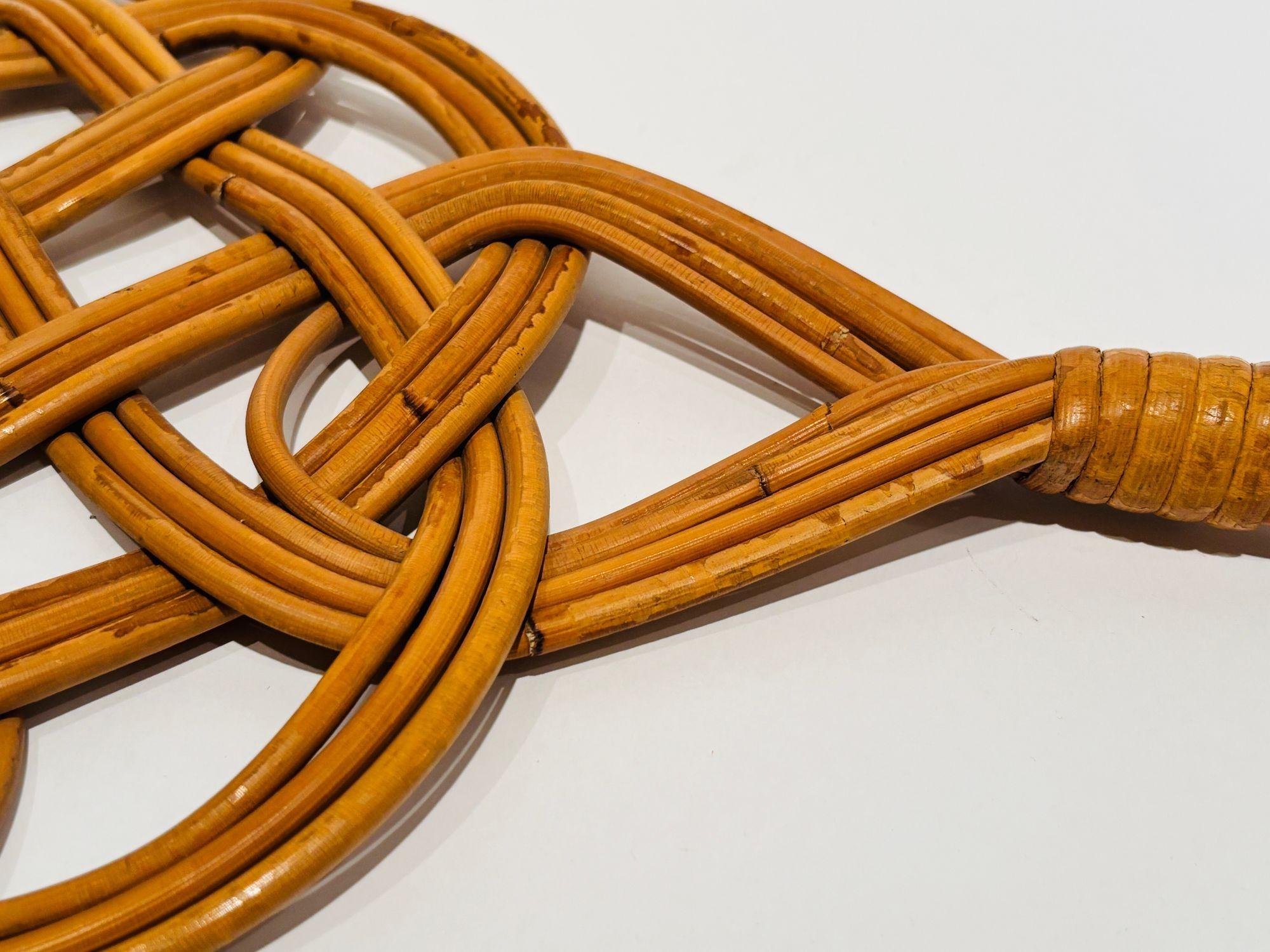 XX secolo Battipanni in rattan d'epoca realizzato a mano, oggetto decorativo da parete di arte popolare in vendita
