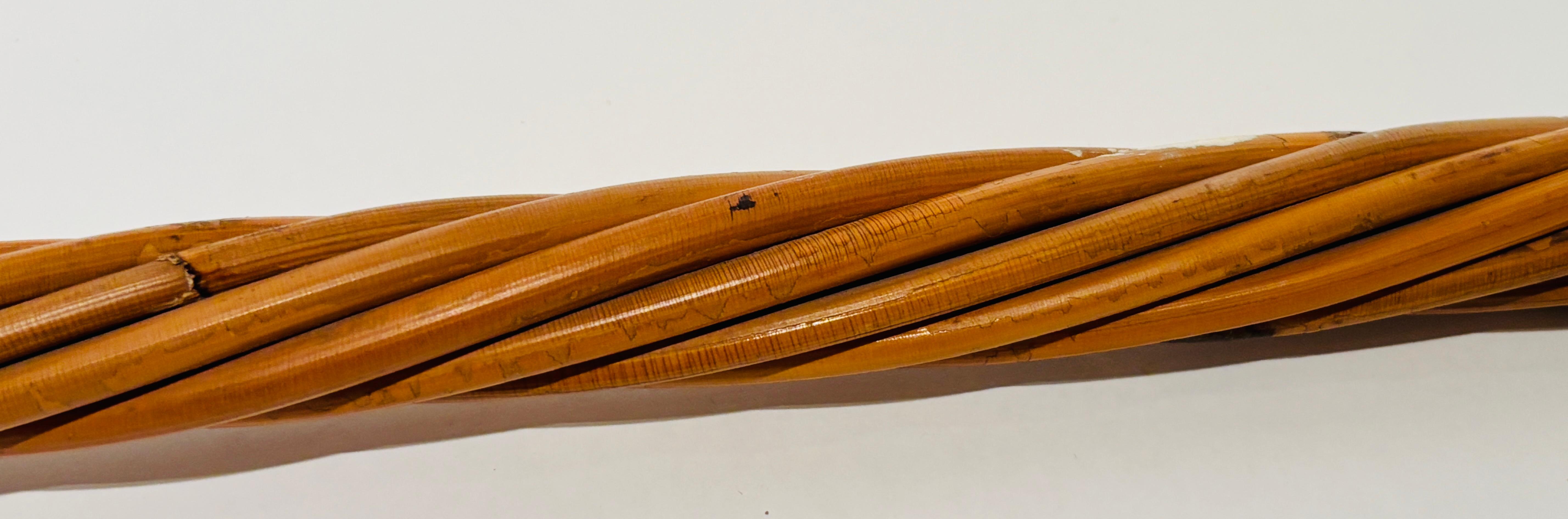 Battipanni in rattan d'epoca realizzato a mano, oggetto decorativo da parete di arte popolare in vendita 1