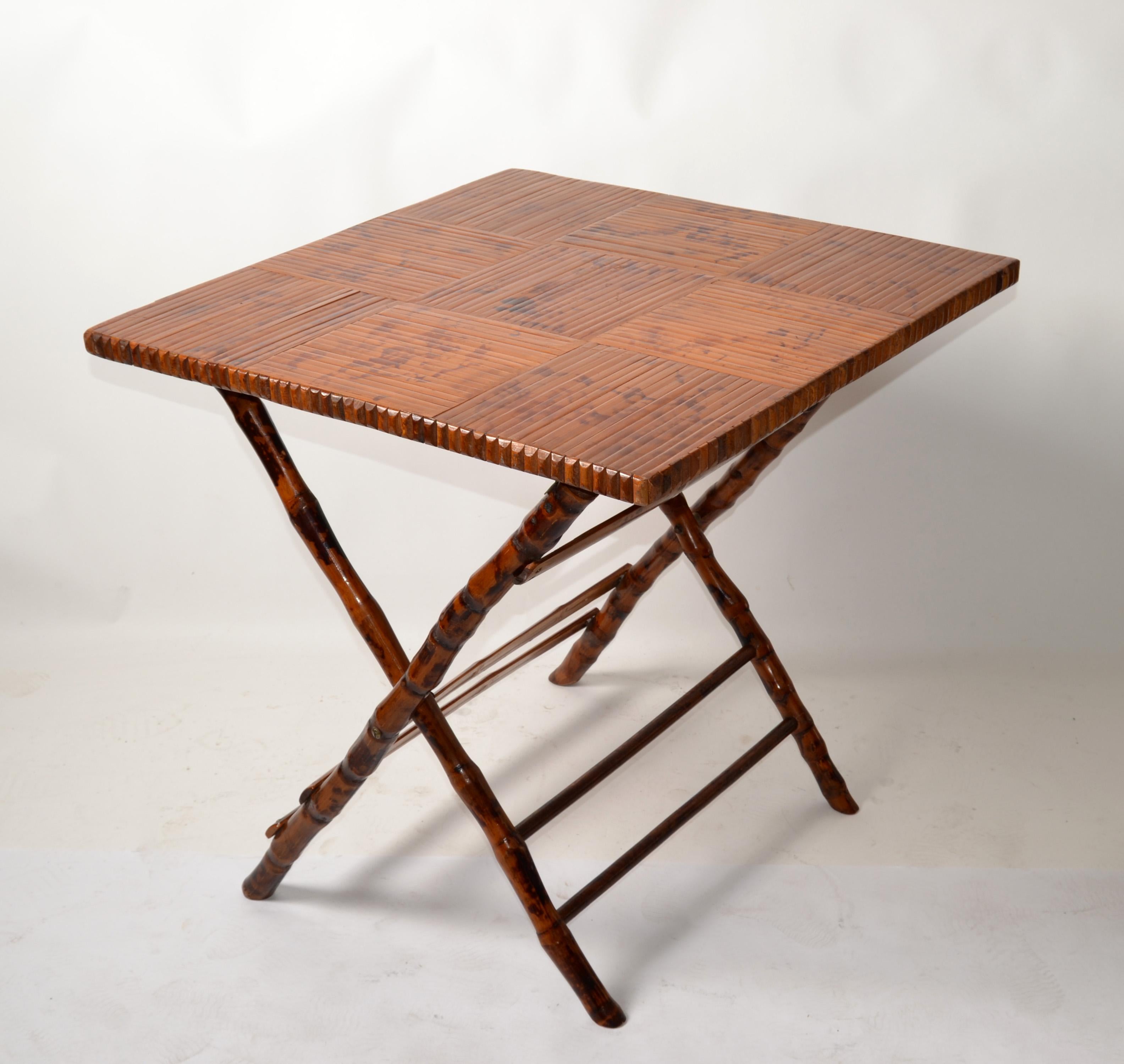 Bambou Table de jeu pliante vintage carrée en bambou tigré, fabriquée à la main, avec base en X en vente