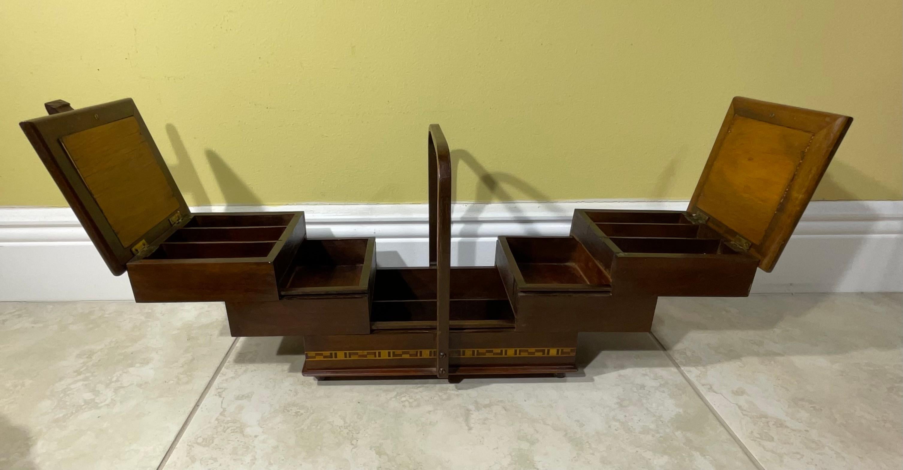 Acordeón de madera artesanal vintage para coser - Joyero Hecho a mano en venta