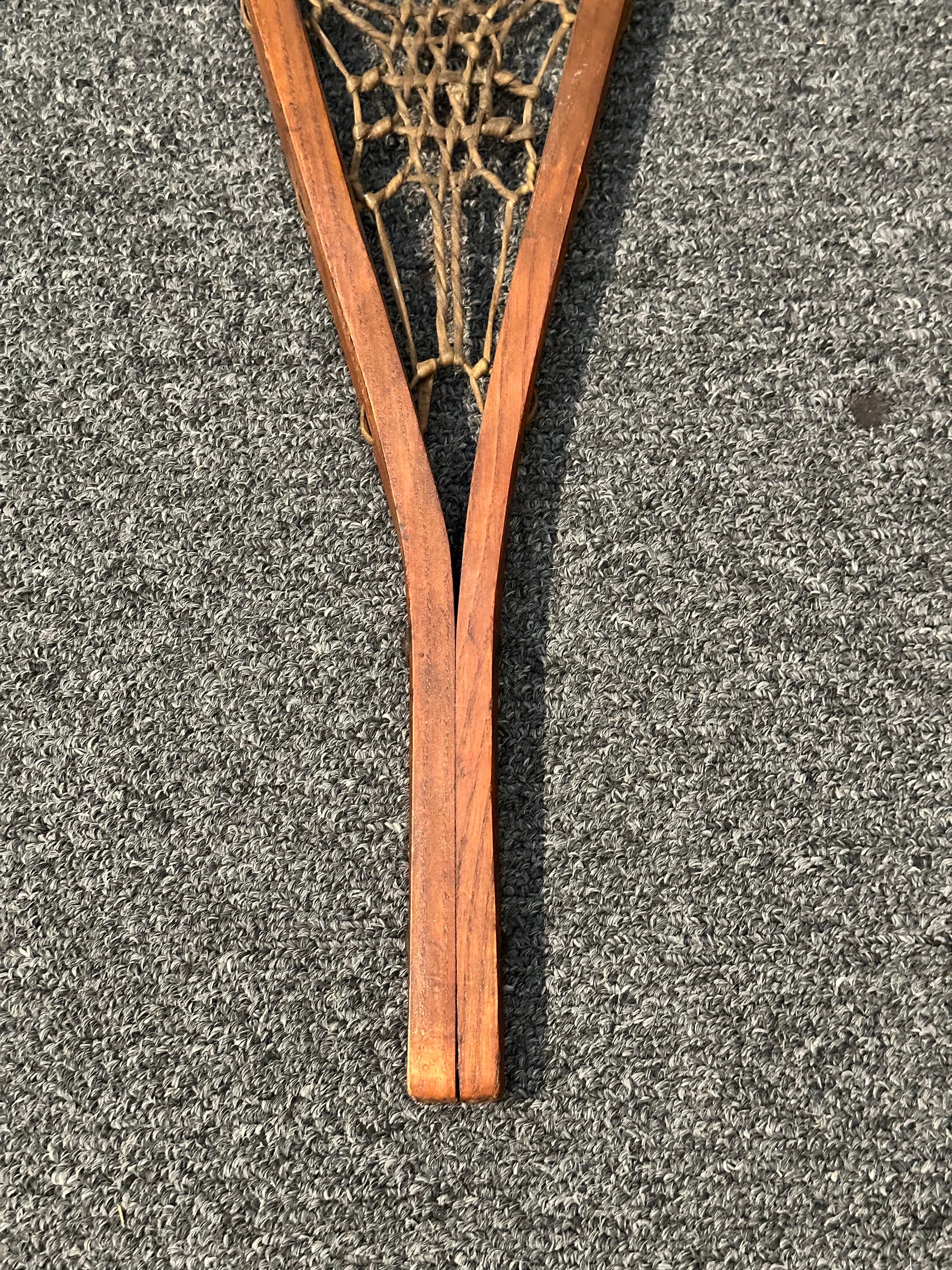 Racchette da neve artigianali d'epoca in legno con fettuccia di pelle e attacchi in cuoio in vendita 7