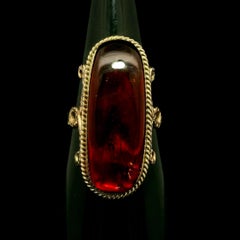 Anillo vintage hecho a mano de oro amarillo de 10 quilates con una mosca dentro de un rico ámbar