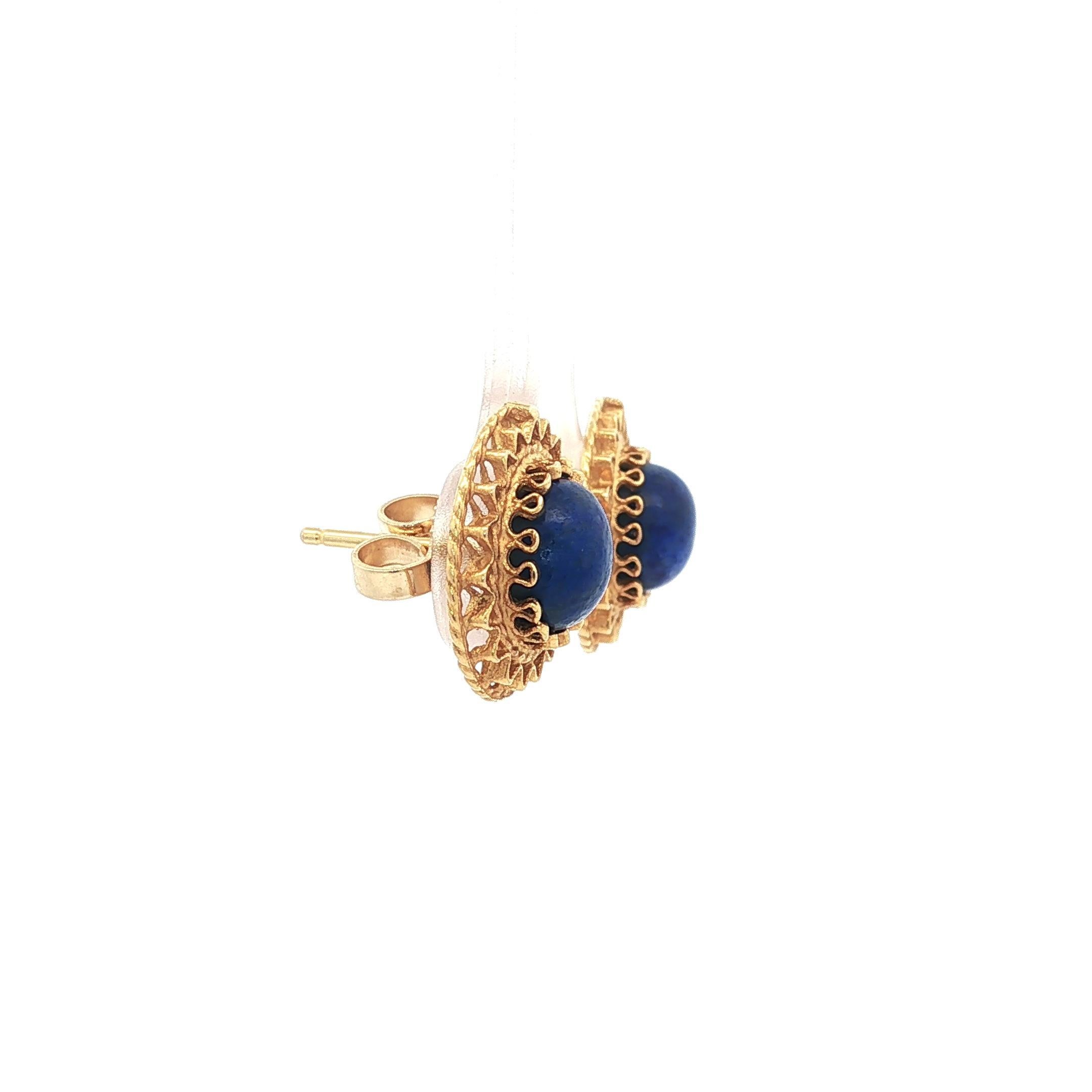 Vintage Handmade 14k Gold Runde Cabochon Lapis Detaillierte Draht Arbeit Ohrstecker im Angebot 1