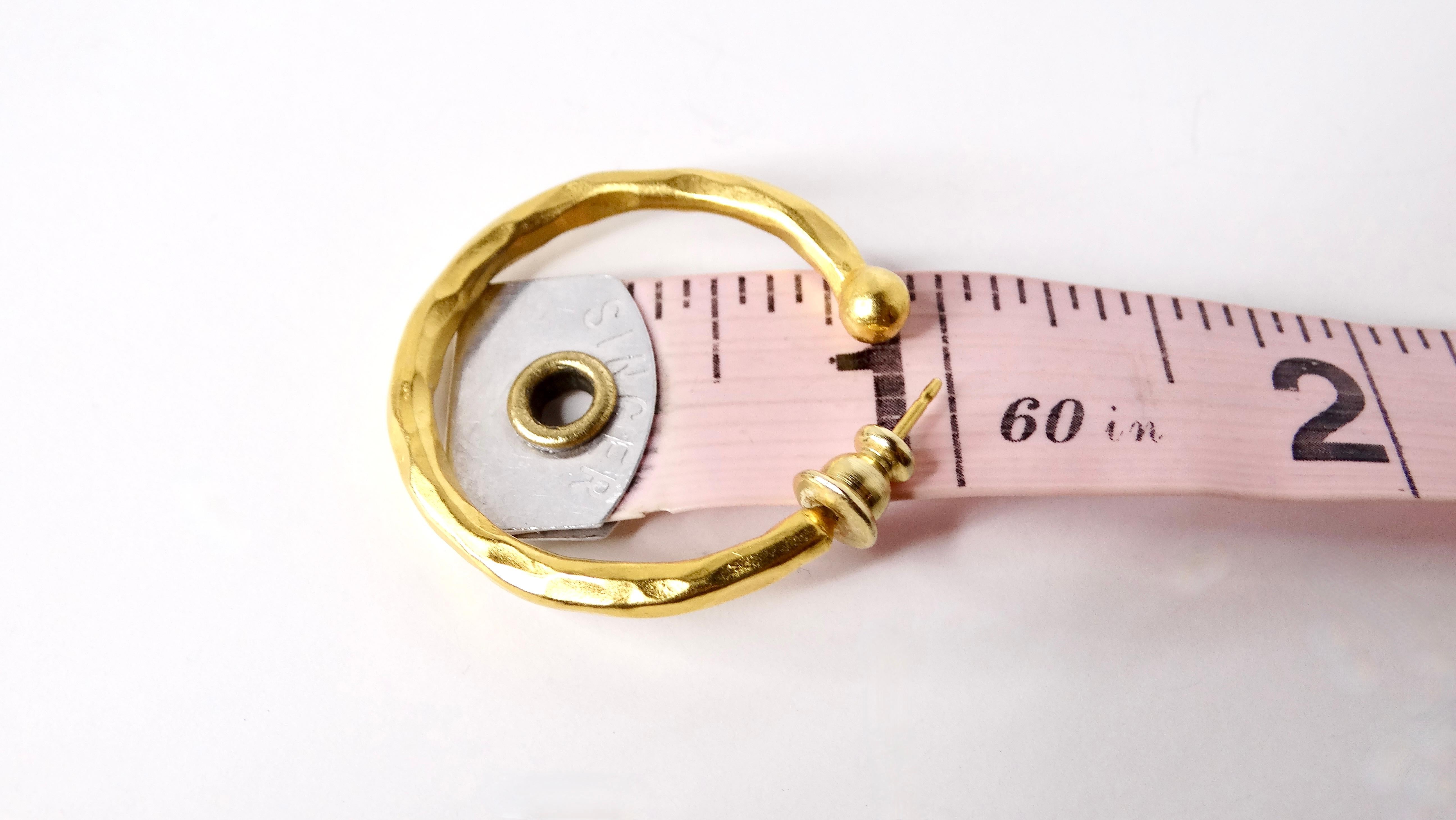 Handgefertigte 18k vergoldete, gehämmerte Vintage-Ohrringe mit Creolen im Zustand „Gut“ im Angebot in Scottsdale, AZ