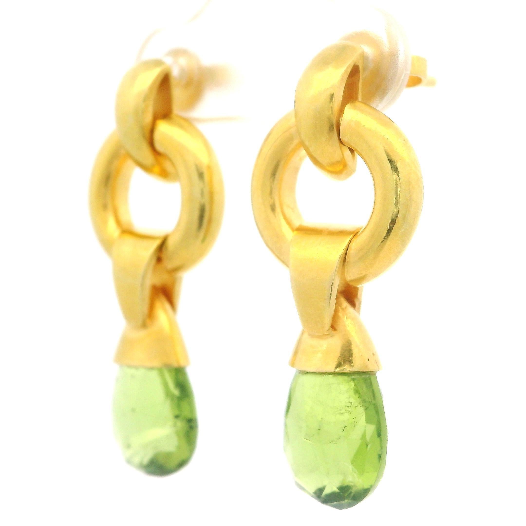 Handgefertigter 18 Karat Gelbgold Briolette Peridot Tropfen-Ohrring mit drehbarem Ohrring im Angebot 1
