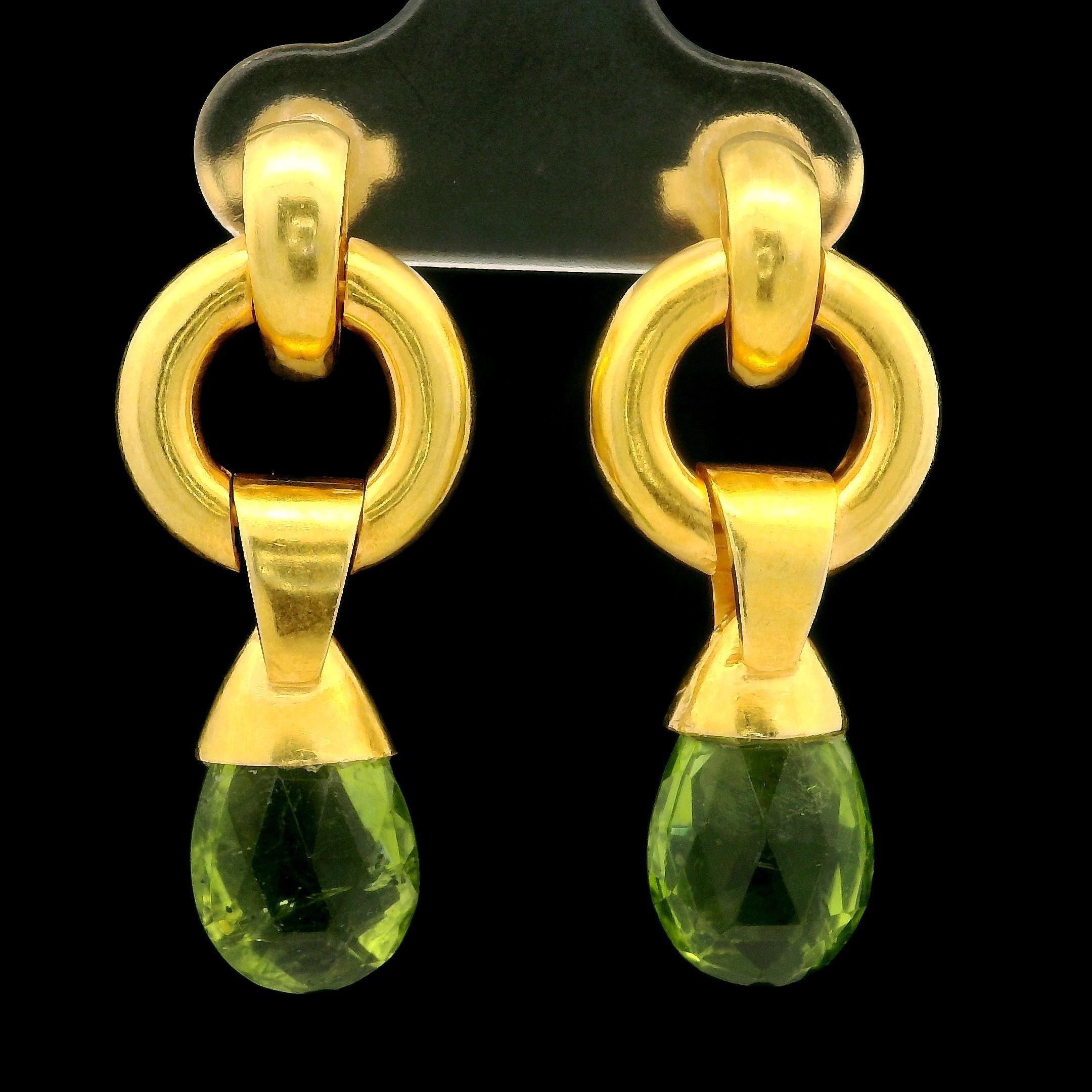 Handgefertigter 18 Karat Gelbgold Briolette Peridot Tropfen-Ohrring mit drehbarem Ohrring im Angebot 2