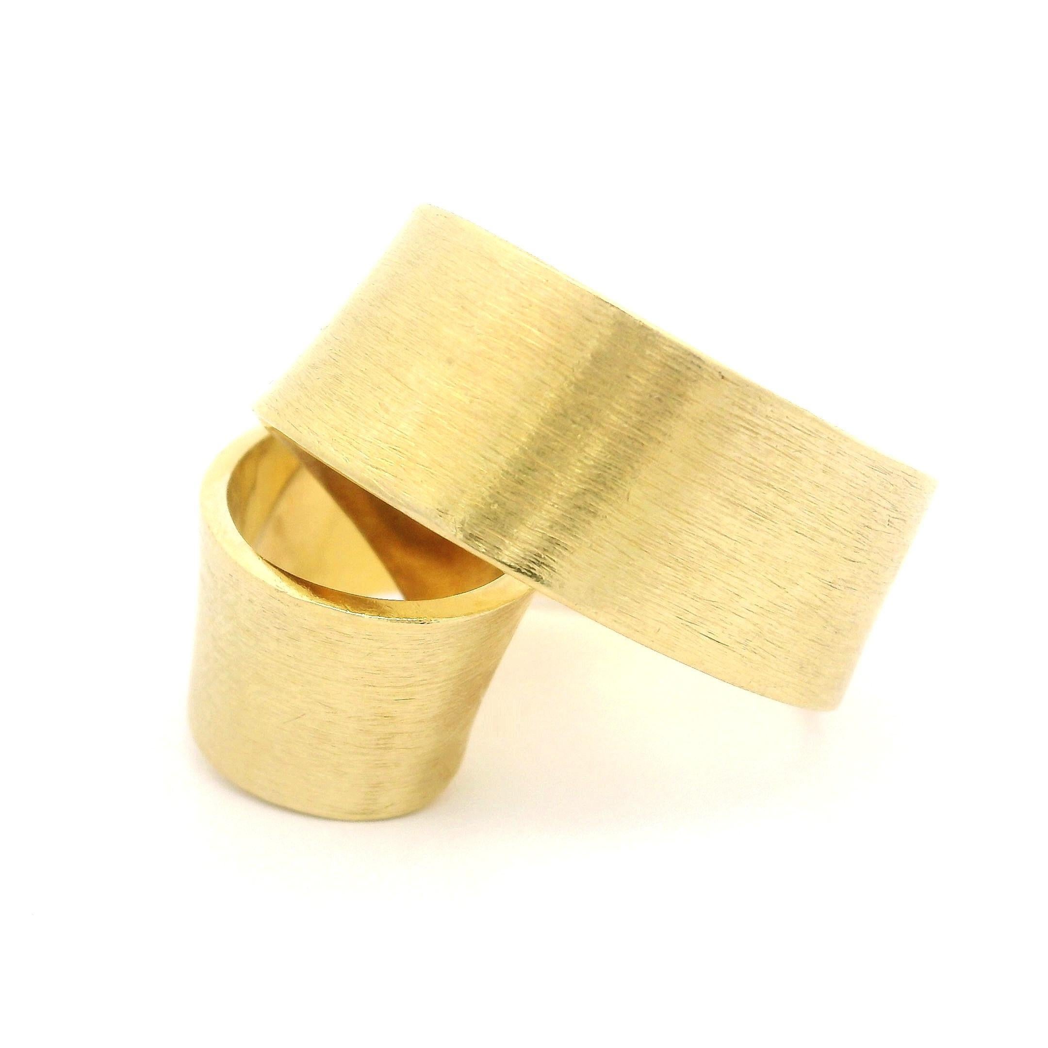 Anello d'epoca fatto a mano in oro giallo 18k spazzolato a forma di nastro aperto e astratto in vendita 8