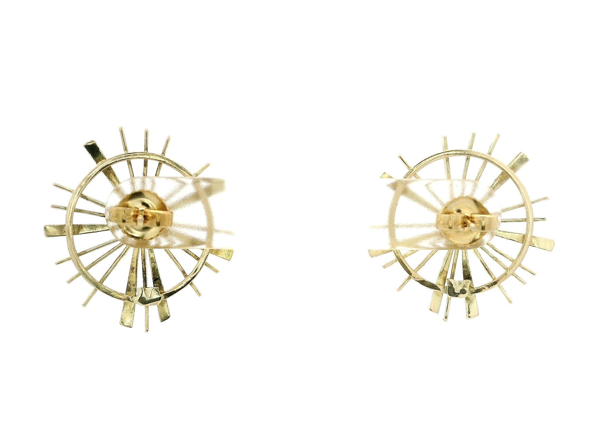 Vintage Handgefertigte 18k Gelbgold strukturierte Starburst Ohrstecker Damen im Angebot