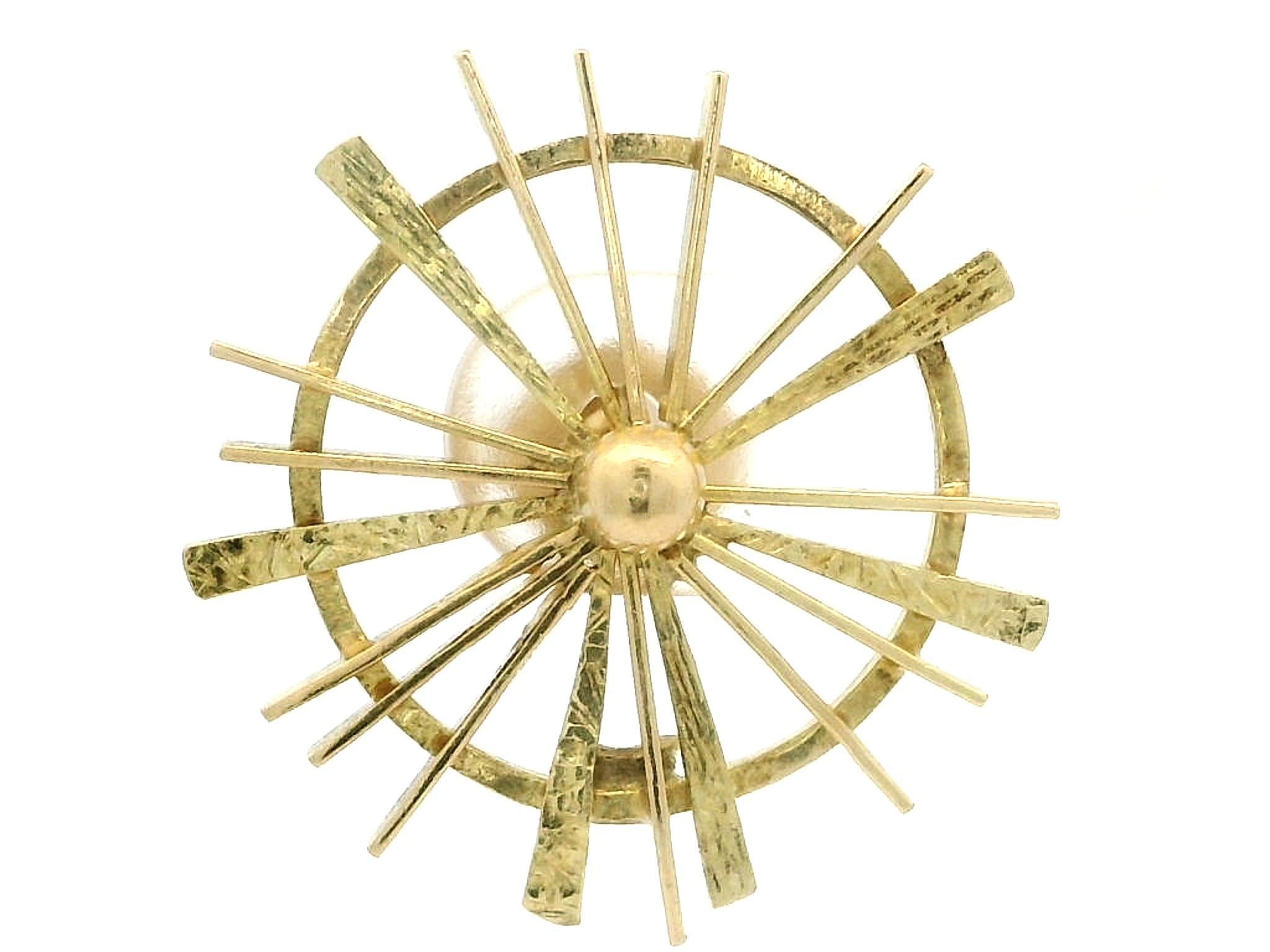 Vintage Handgefertigte 18k Gelbgold strukturierte Starburst Ohrstecker im Angebot 2