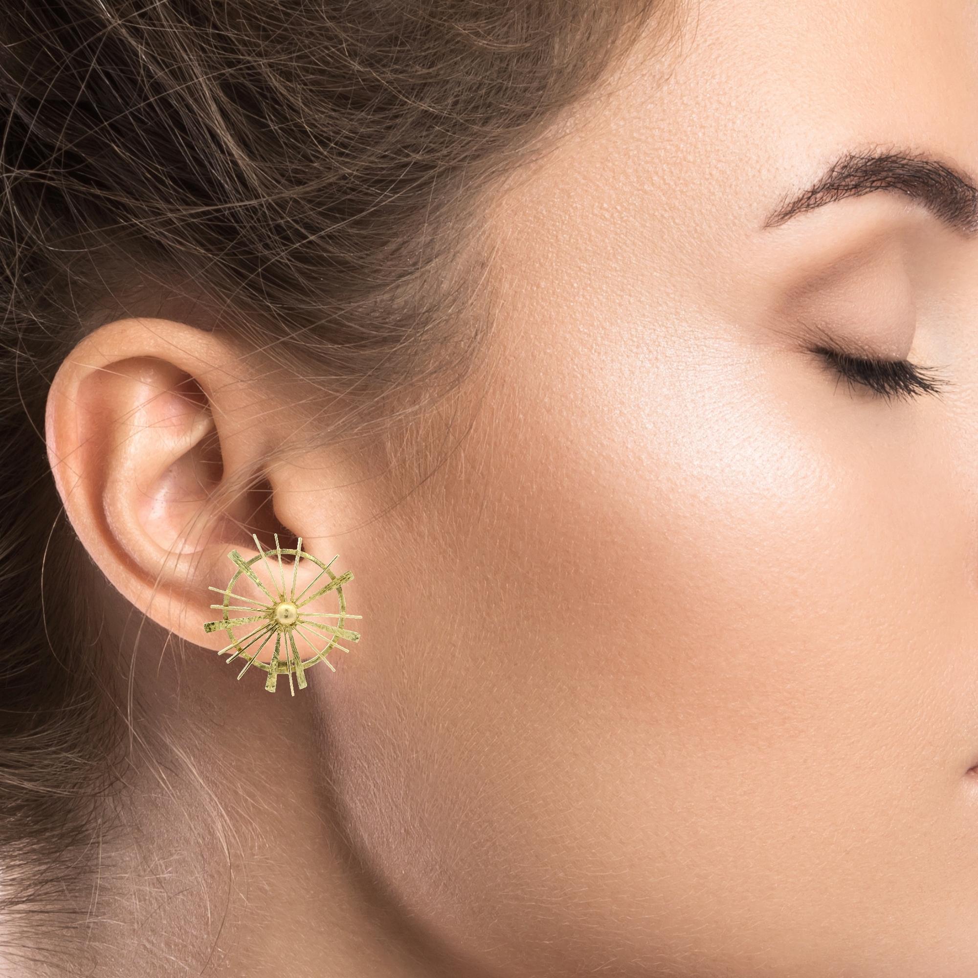 Vintage Handgefertigte 18k Gelbgold strukturierte Starburst Ohrstecker im Angebot 3