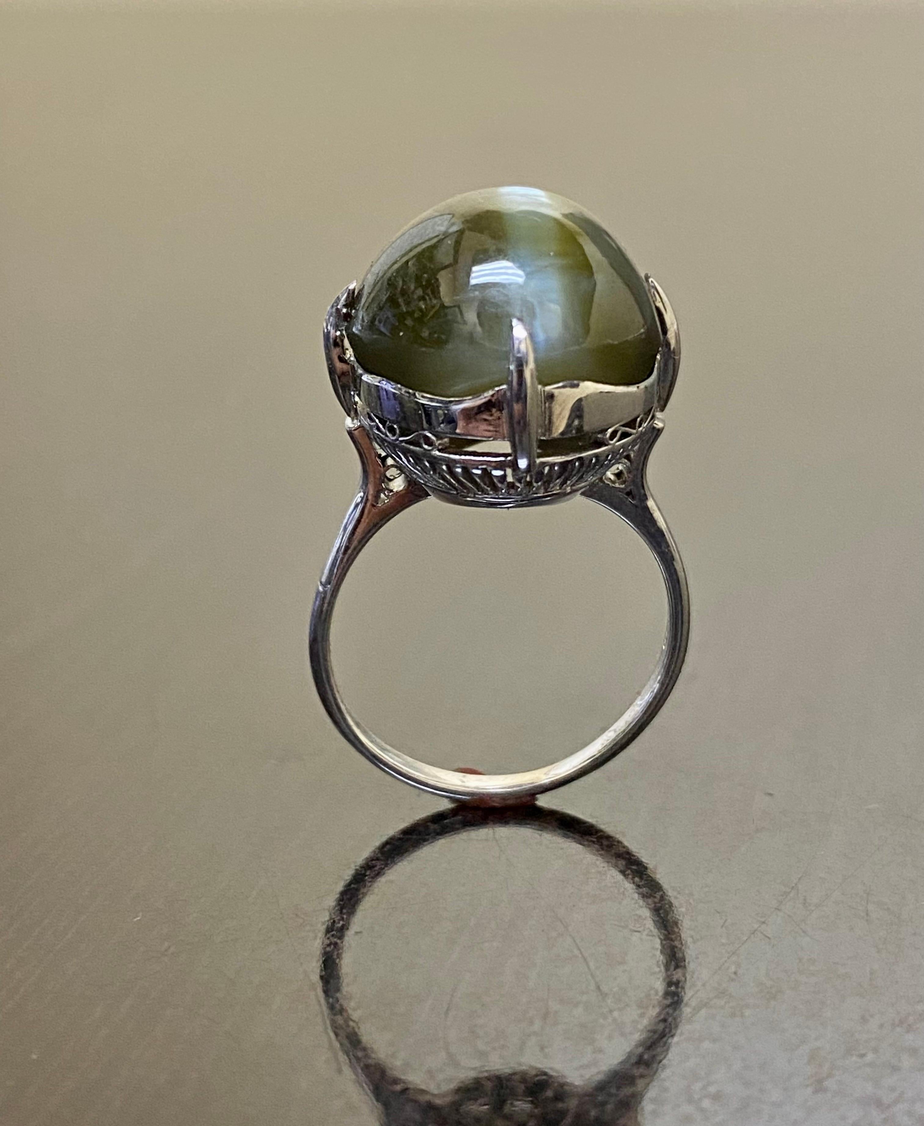Vintage Handmade 22.71 Carat Cat's Eye Chrysoberyl Platinum Ring In Excellent Condition For Sale In Los Angeles, CA