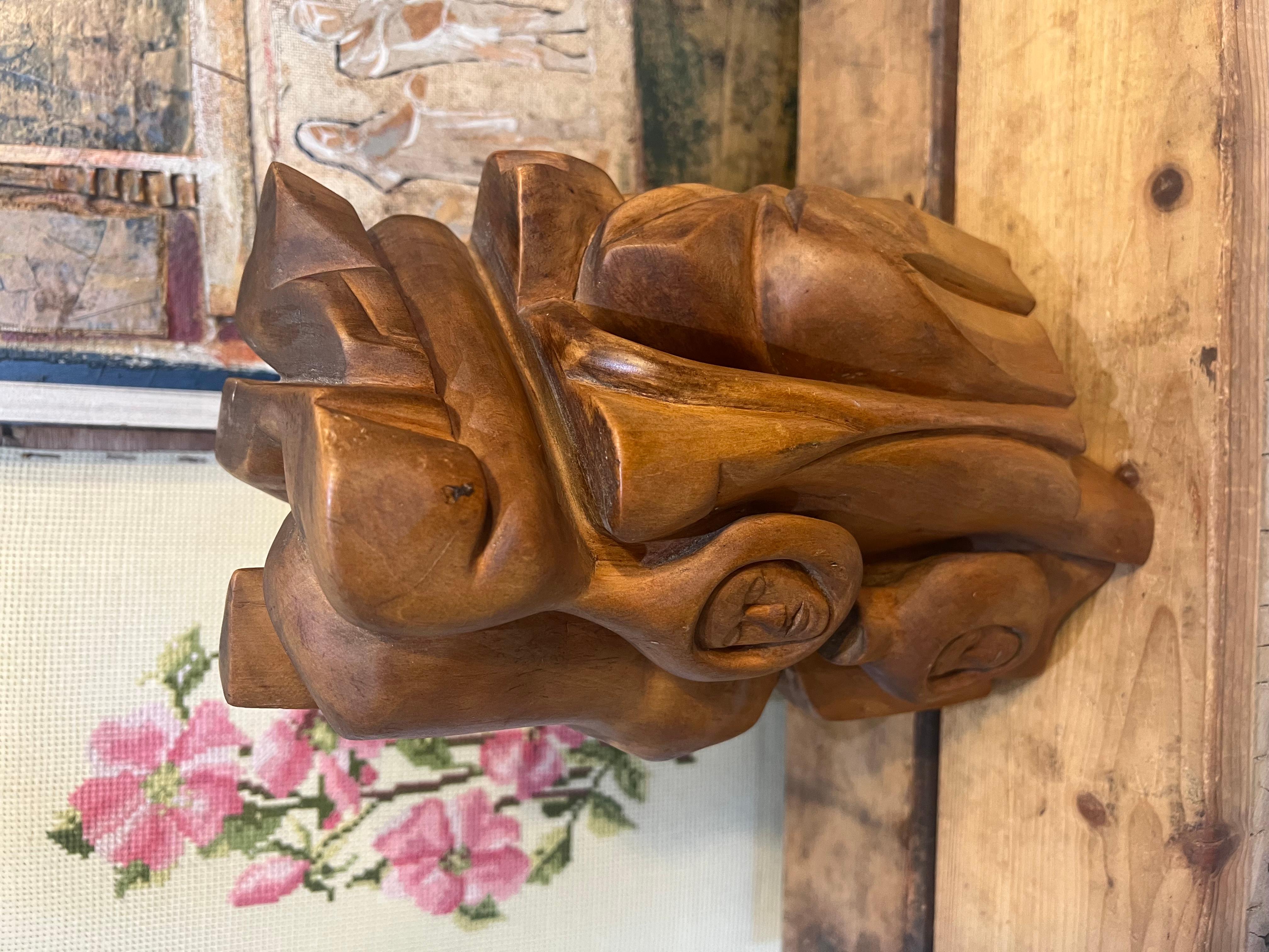 Legno Scultura astratta in legno vintage fatta a mano in stile moderno di metà secolo con volti in vendita