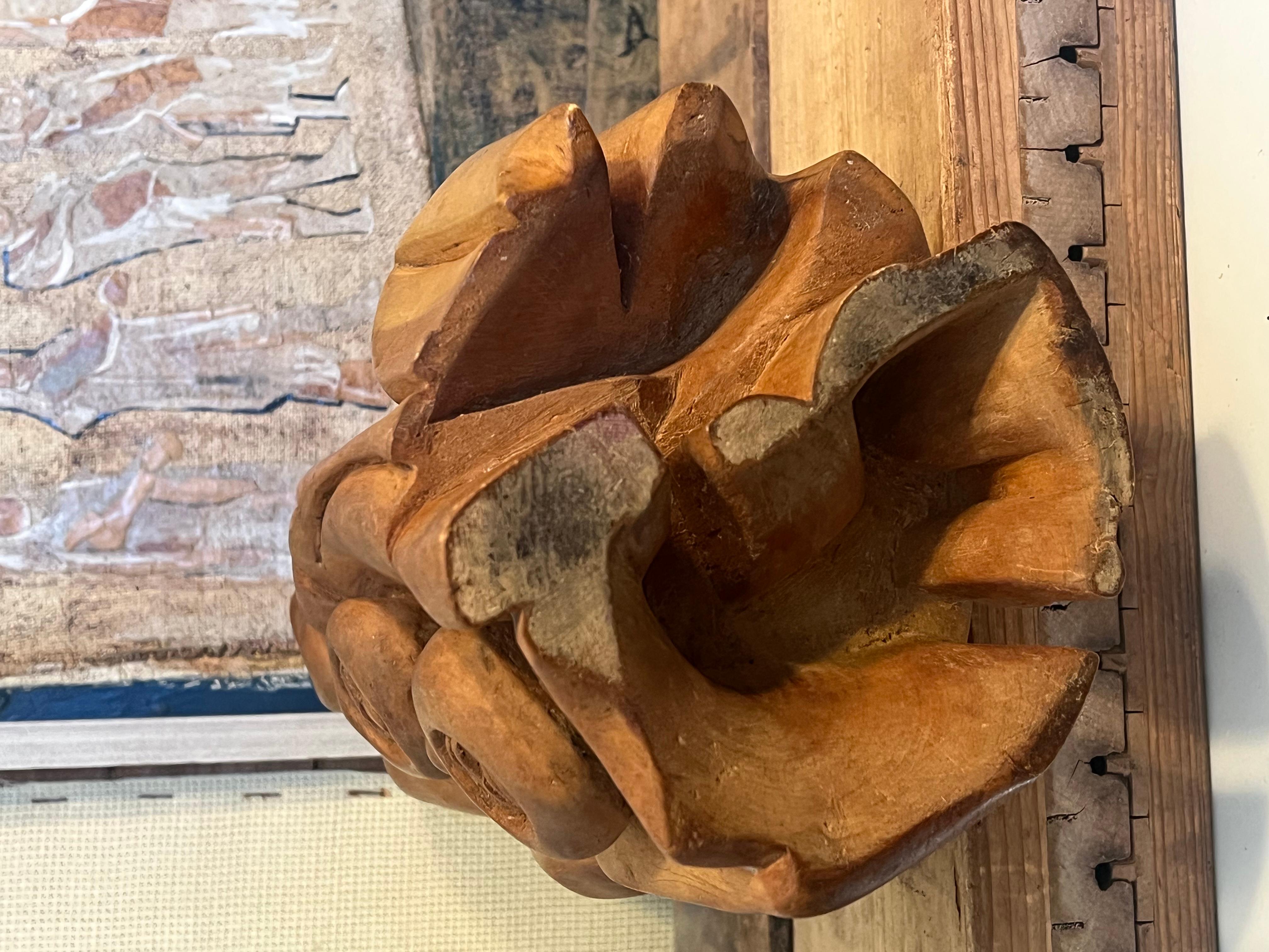 Scultura astratta in legno vintage fatta a mano in stile moderno di metà secolo con volti in vendita 1