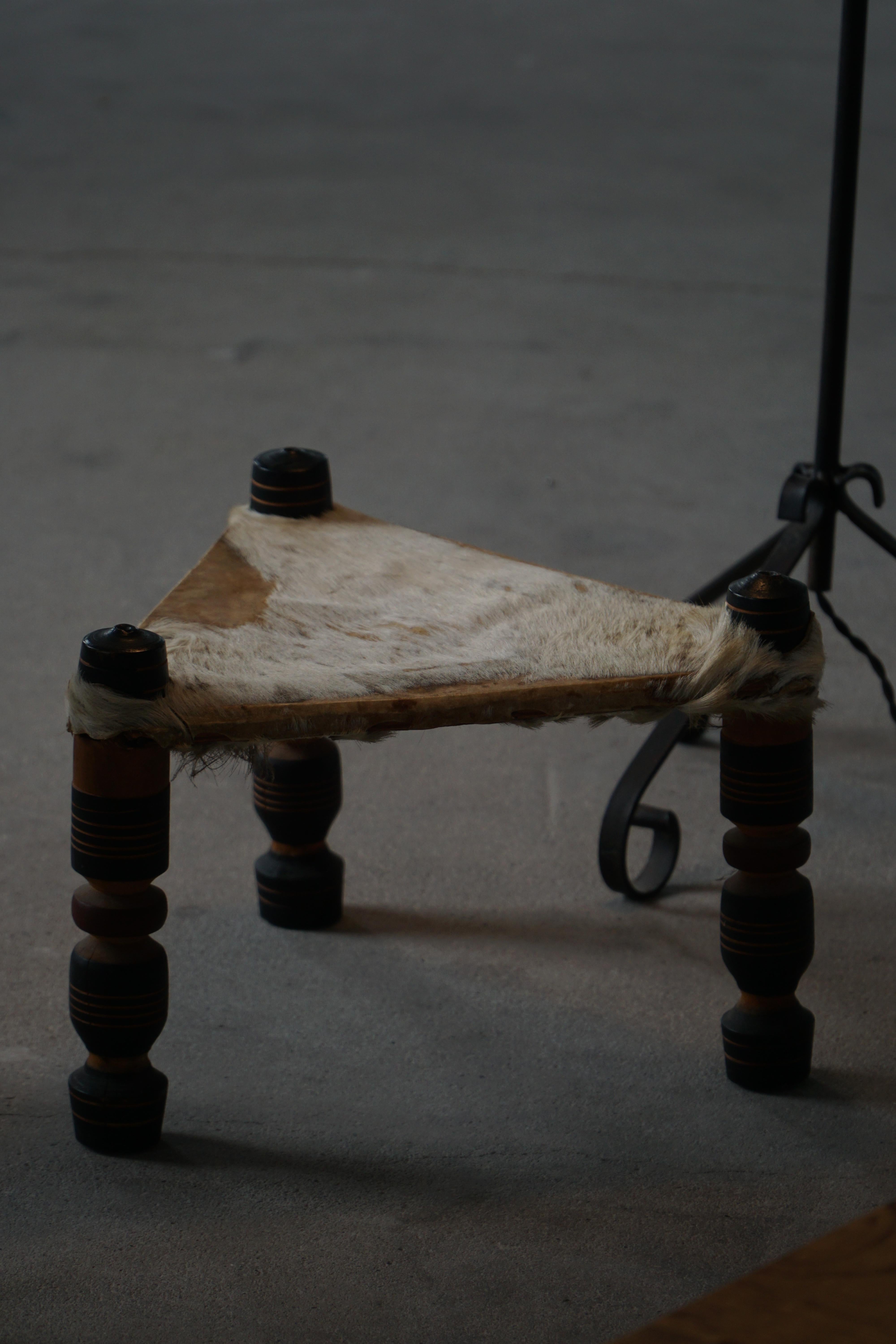 Vintage Handmade African Stool, 3-Legged Triangular Form, Cowhide, 20th Century For Sale 4