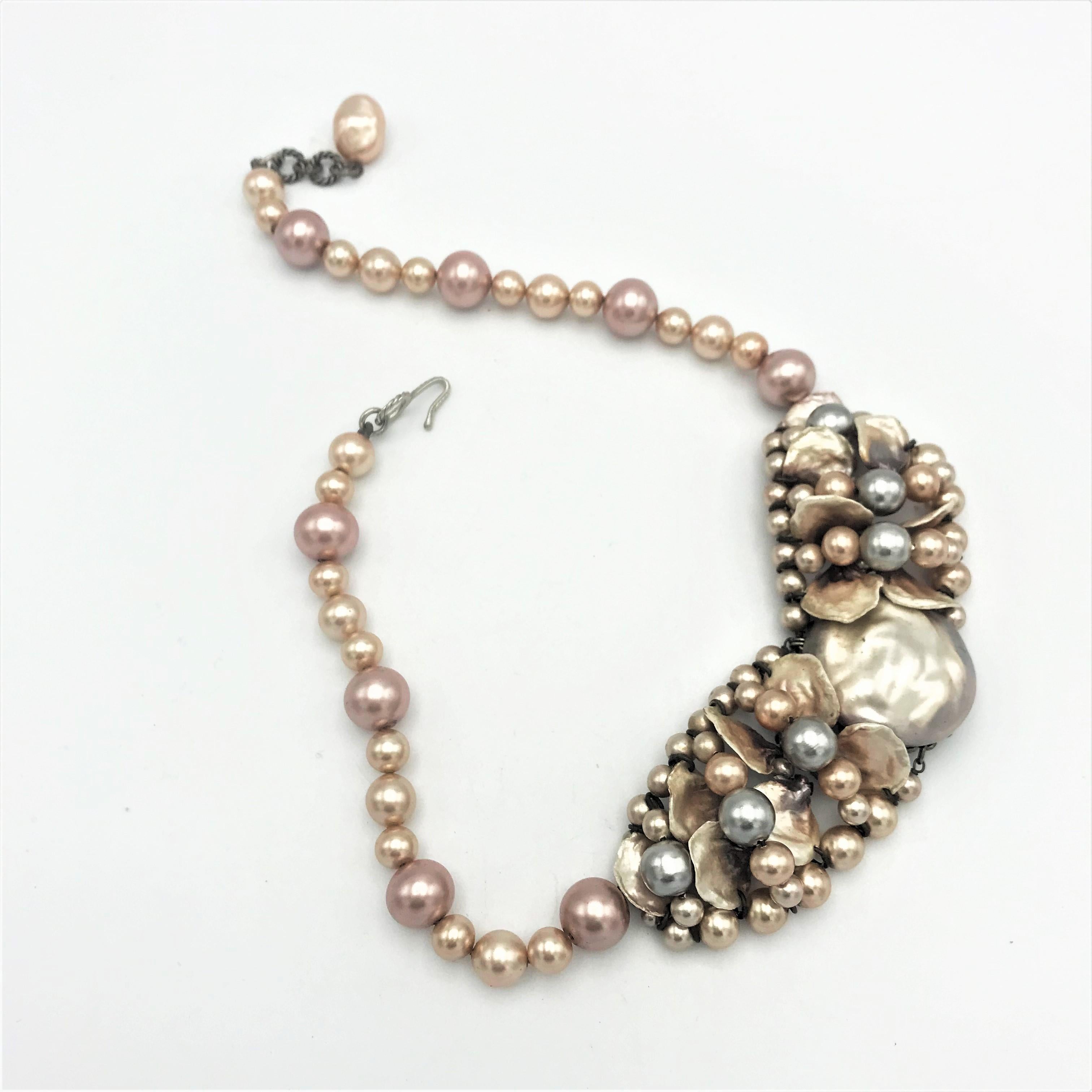 Vintage handmade necklace by Louis Rousselet Paris 1950s silver rose faux pearls In Excellent Condition For Sale In Stuttgart, DE