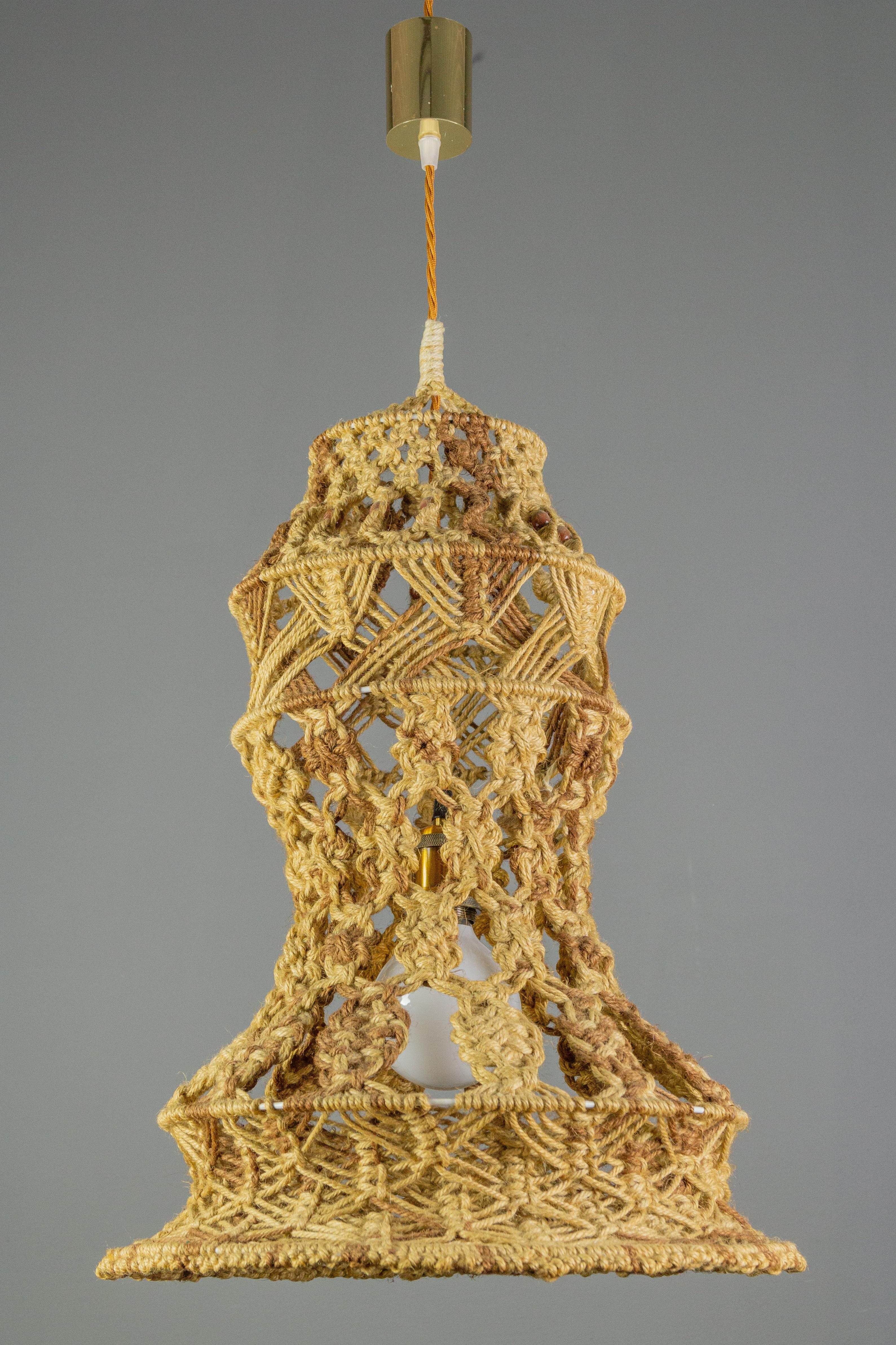Lampada a sospensione vintage fatta a mano in macramè intrecciato, anni '70 in vendita 13
