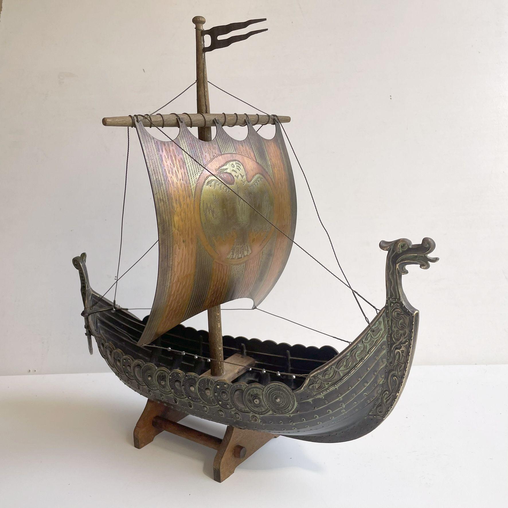 Vintage Handmade Bronze Viking Ship by Edward Aagaard for Copenhagen Iron Art In Good Condition For Sale In DOORWERTH, NL