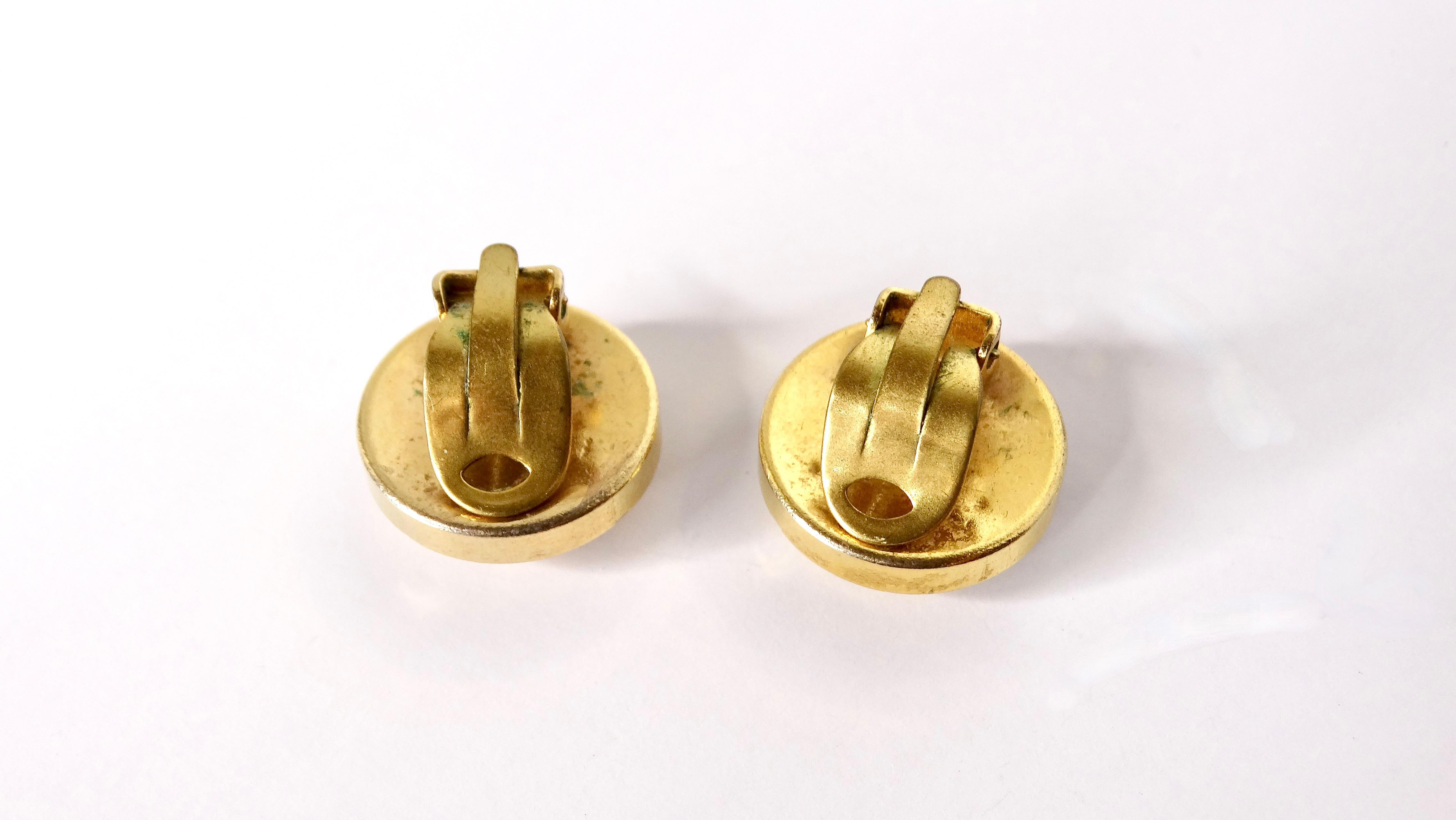 Discover the exquisite beauty of vintage handmade Damascene earrings, a unique blend of art and craftsmanship, meticulously crafted in Spain. These stunning clip-on earrings feature a distinctive black base adorned with delicate gold-etched designs,