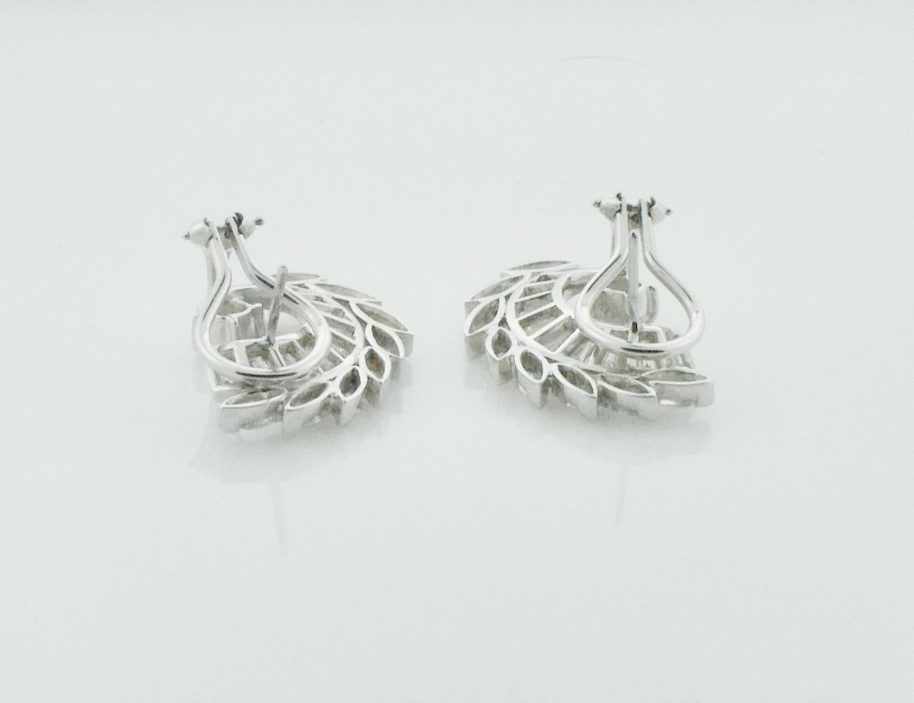 Vintage Handmade Diamond and Platinum Earrings – Circa 1940s

Experience timeless sophistication with these exquisite handmade diamond and platinum earrings from the 1940s. Perfectly versatile, they can be worn as left-and-right or right-and-left,