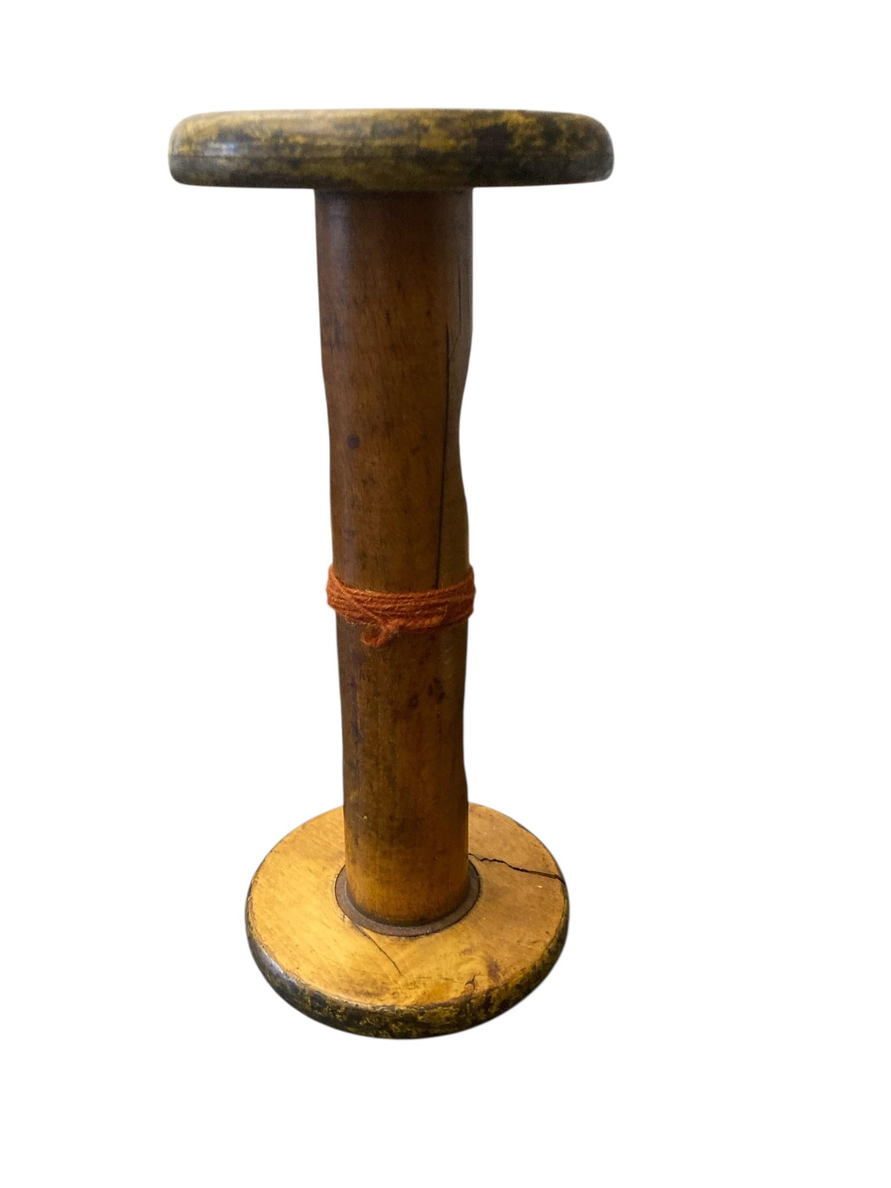 Vintage Handmade Egg Timer Hourglass in Wooden Textile Bobbin Spool 3min Timer In Good Condition For Sale In Bishop's Stortford, GB