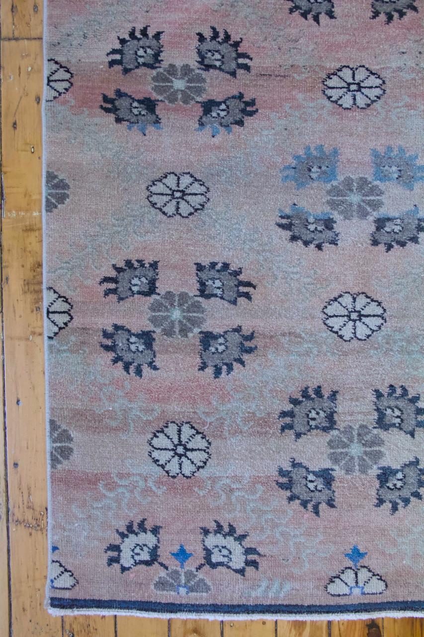 Turco 6x9 Ft Unico nel suo genere Tappeto turco vintage fatto a mano con design floreale in vendita