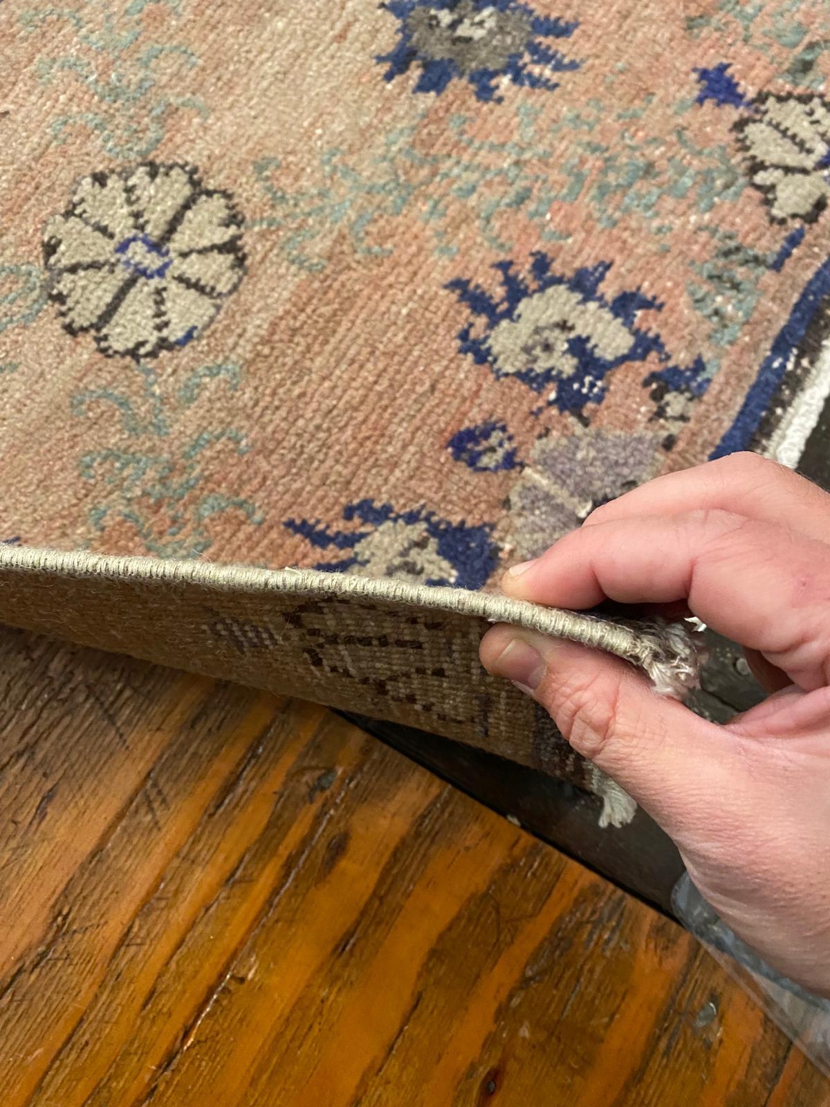 Annodato a mano 6x9 Ft Unico nel suo genere Tappeto turco vintage fatto a mano con design floreale in vendita