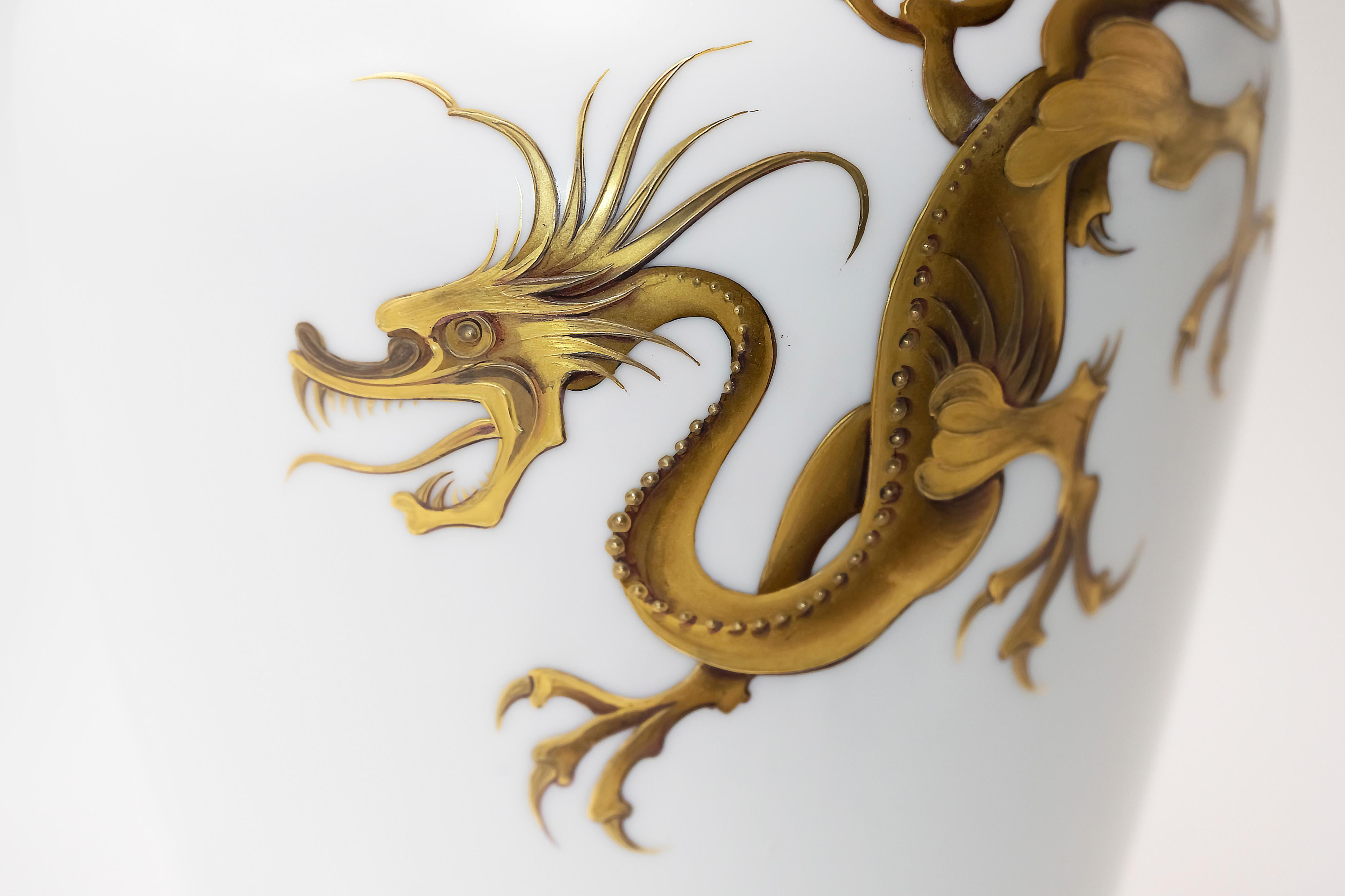 Dorato Vaso d'epoca fatto a mano in porcellana tedesca Heinrich Golden Dragon in vendita