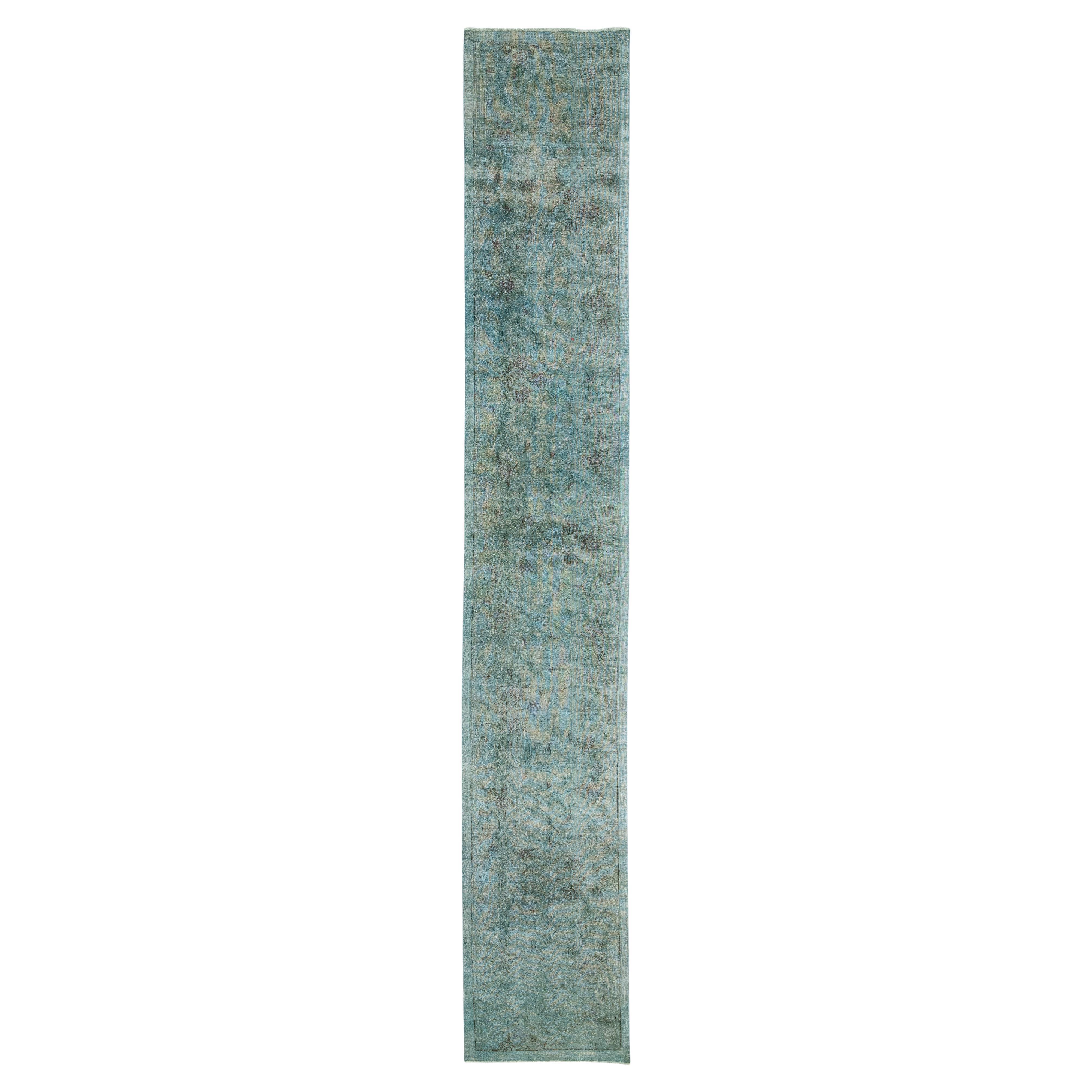 Tapis persan vert surteint fait à la main avec motif sur toute sa surface