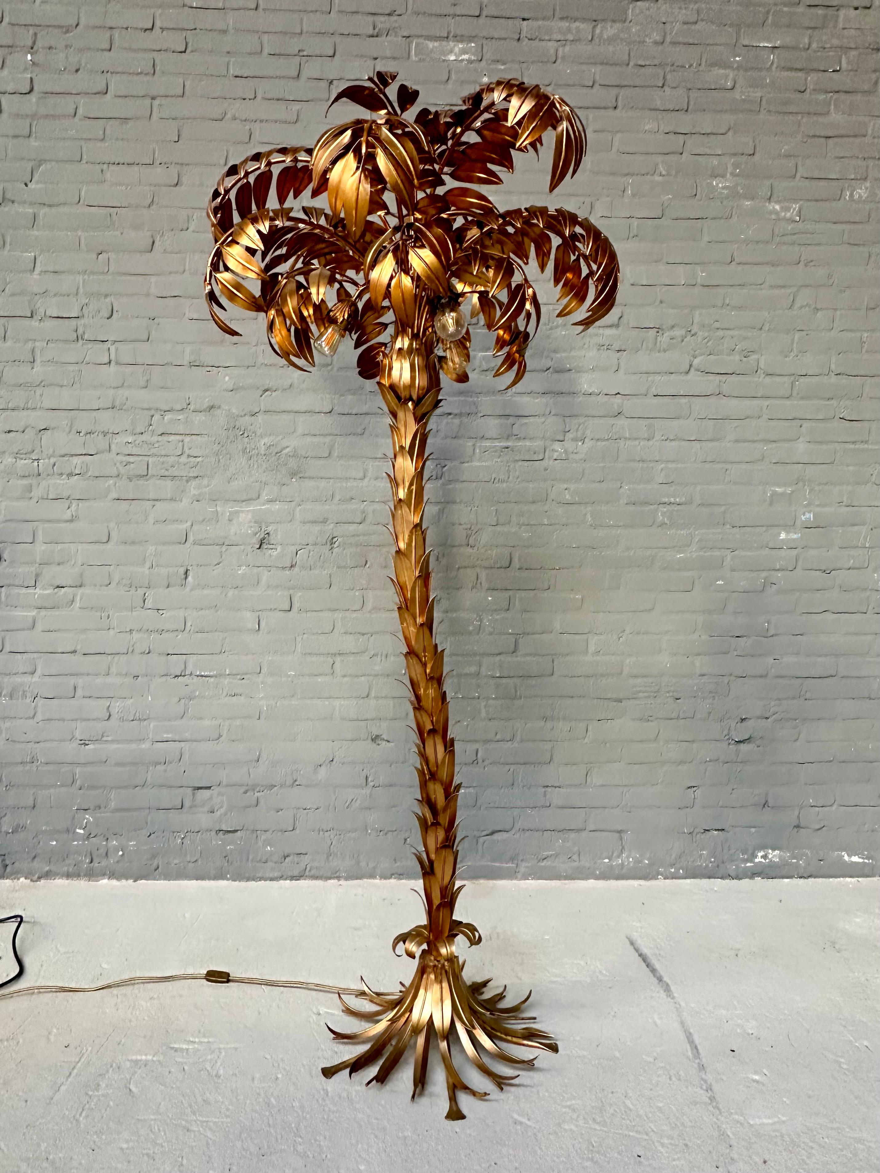 Probably the most iconic piece of art designed by the German Hans Kogl.
The large gilded metal palm tree floorlamp. Designed and manufactured starting in Germany in the seventies. This impressive floorlamp has 3 light points which give a magnificent