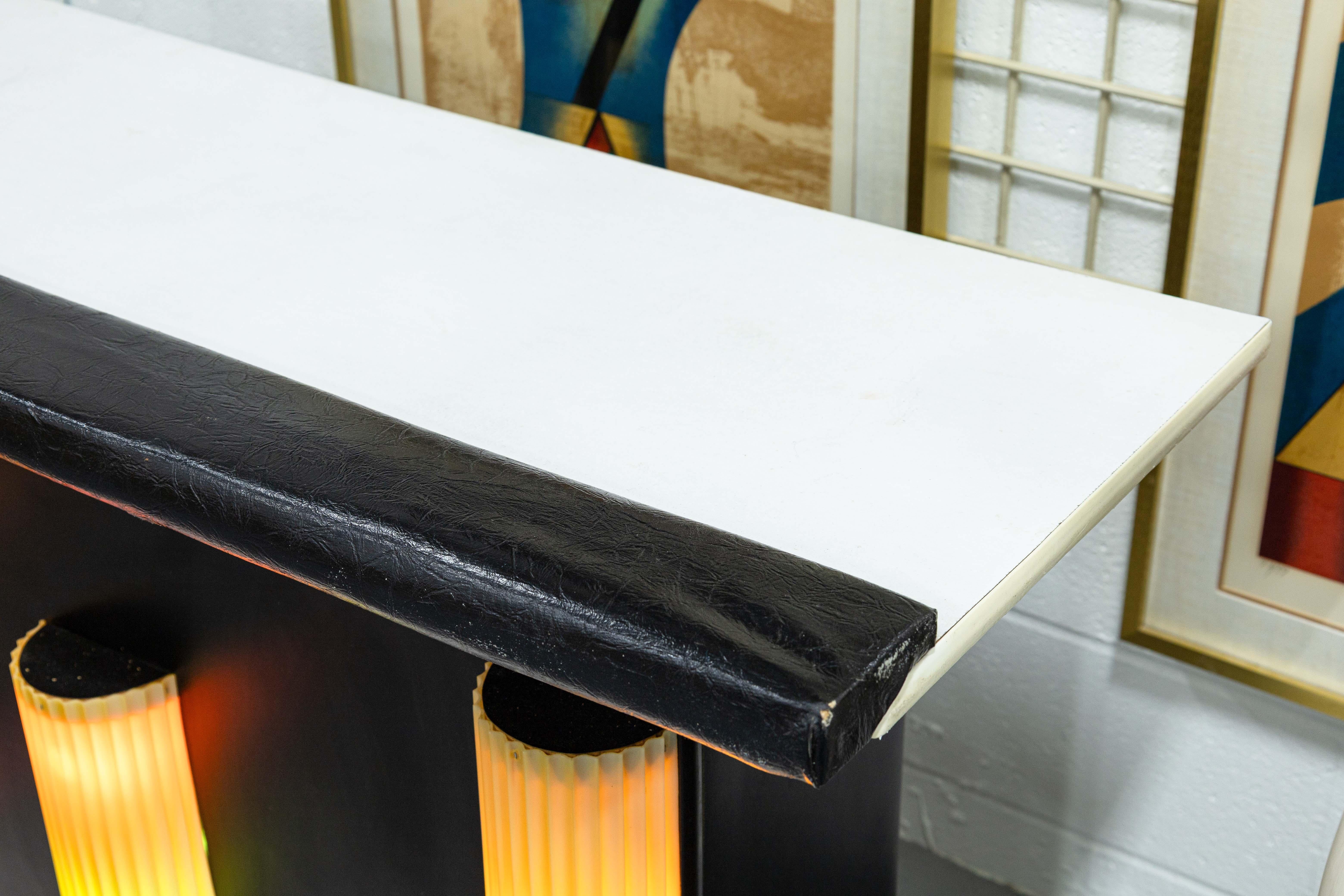 Barra Seca Independiente Vintage Hecha a Mano con Luz Moderno de mediados de siglo en venta