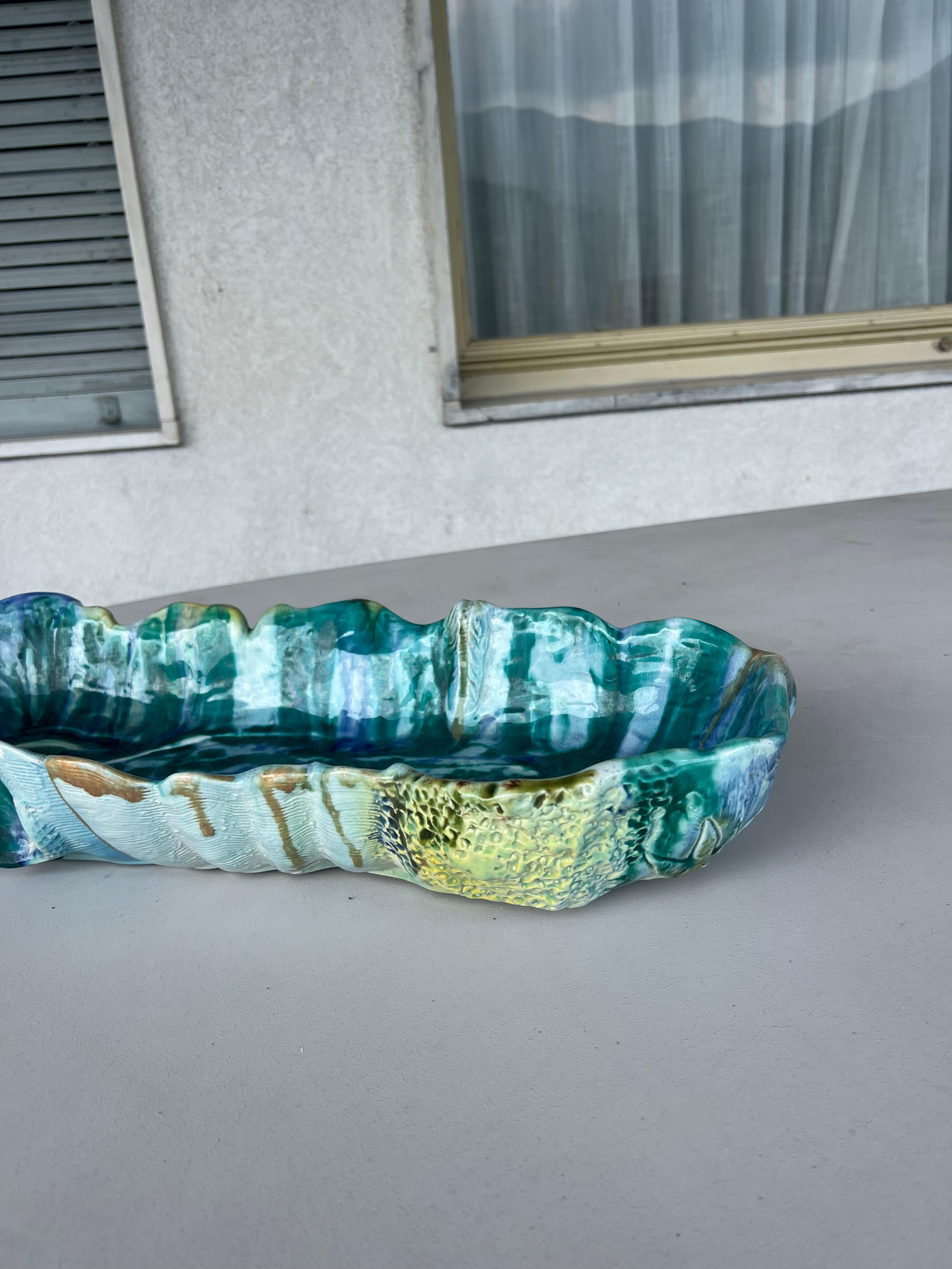Bandeja de cerámica vintage con motivos marinos, verde, azul y amarilla, de colección, hecha a mano Pintado a mano en venta