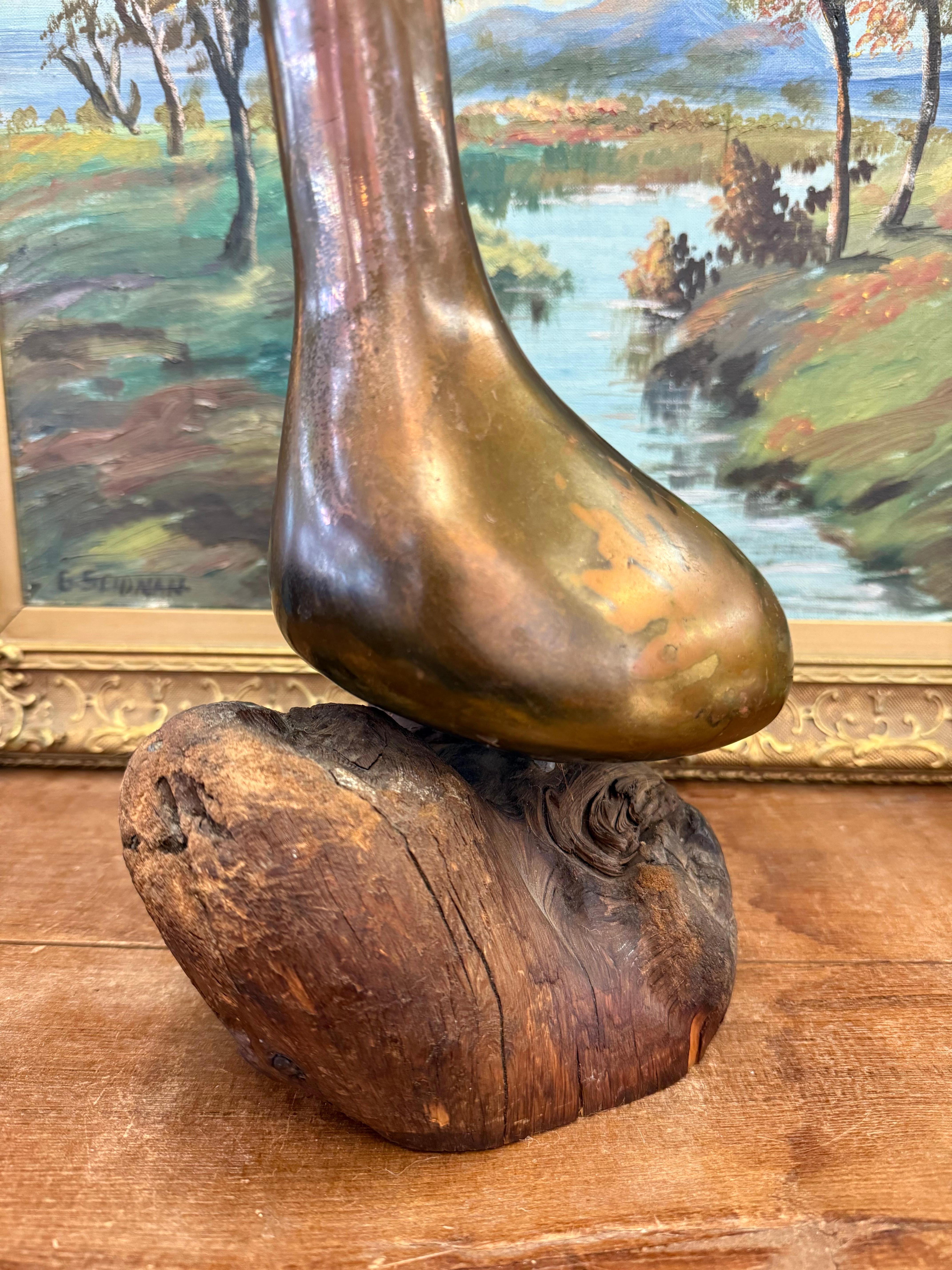 Mid-Century Modern Sculpture abstraite moderne du milieu du siècle dernier, faite à la main, probablement en laiton et en bois en vente