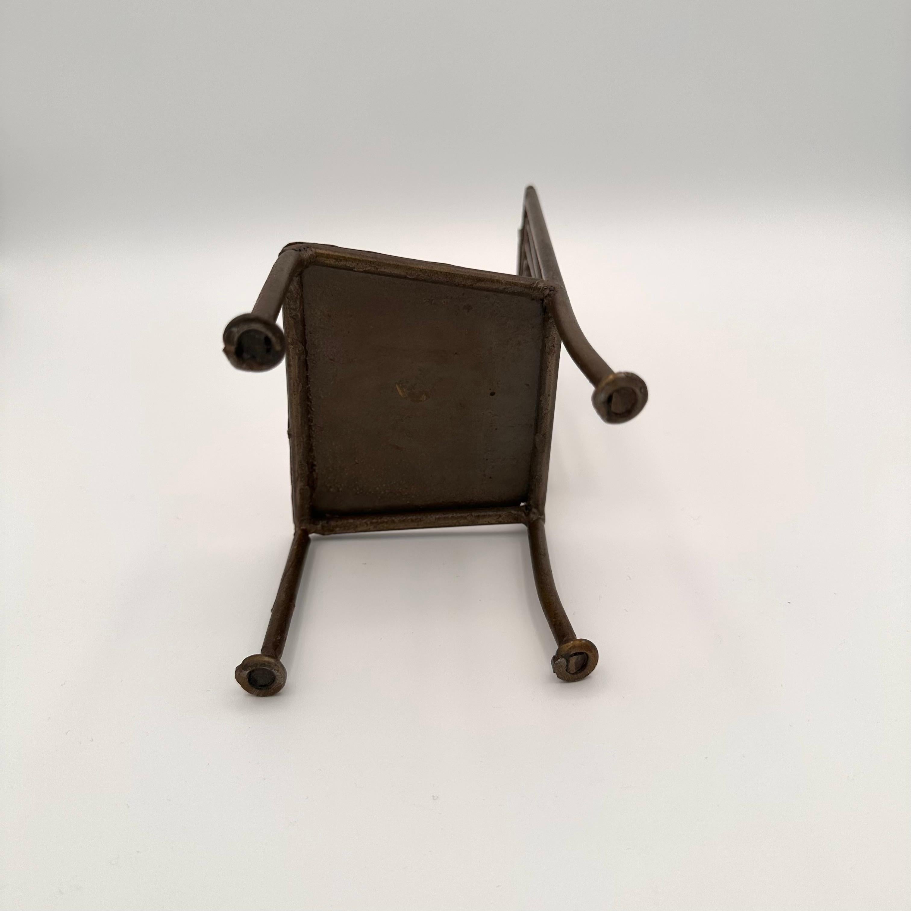 Handgefertigter Miniatur-Metallstuhl im Art-déco-Stil im Angebot 5