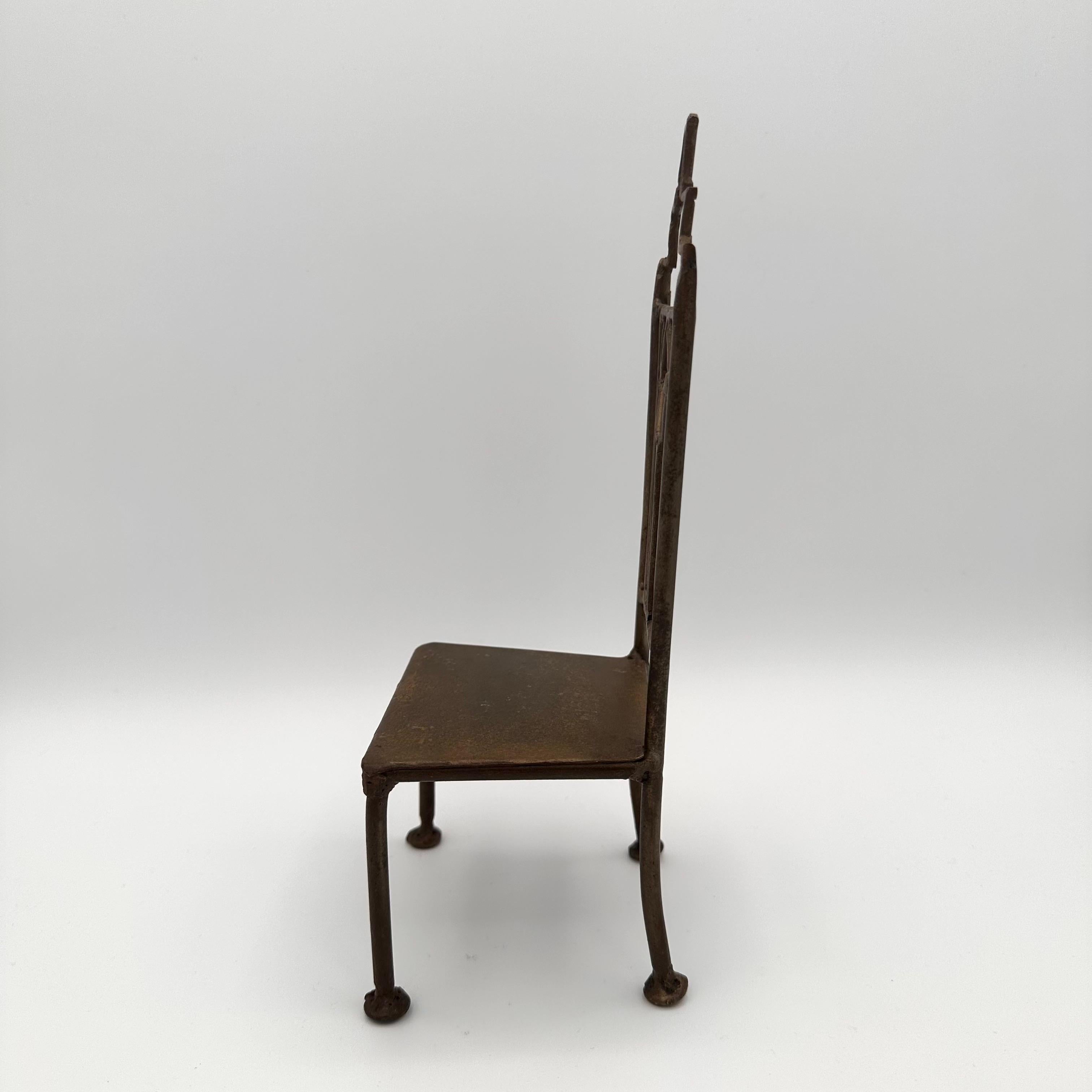 Handgefertigter Miniatur-Metallstuhl im Art-déco-Stil (20. Jahrhundert) im Angebot