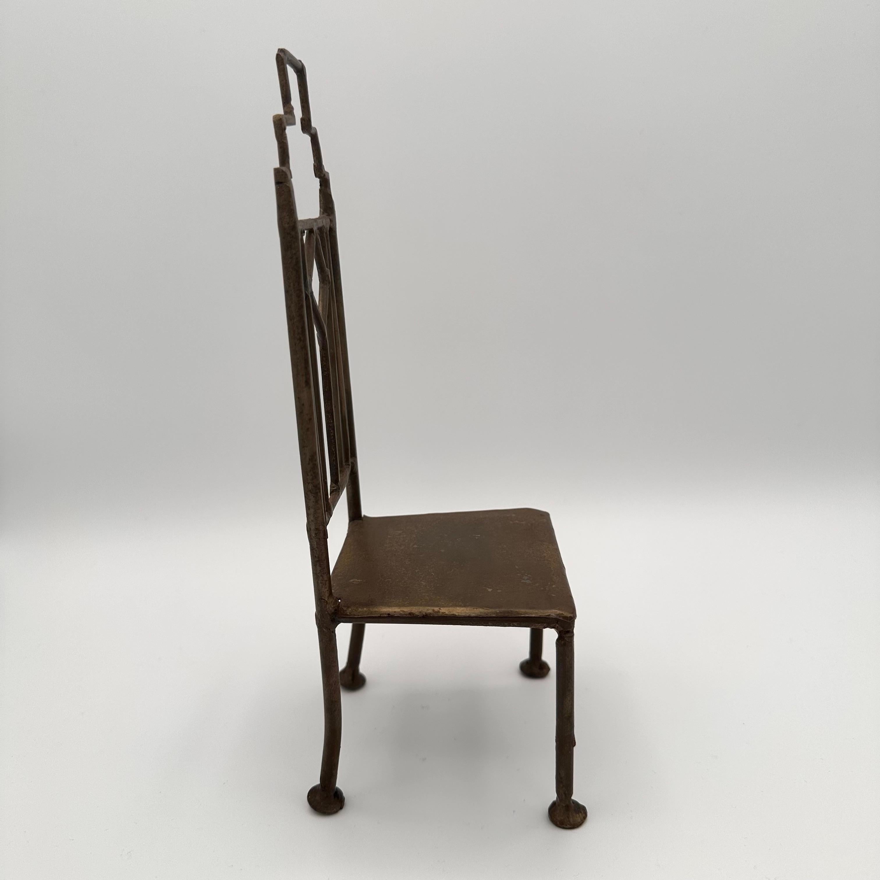 Handgefertigter Miniatur-Metallstuhl im Art-déco-Stil im Angebot 2