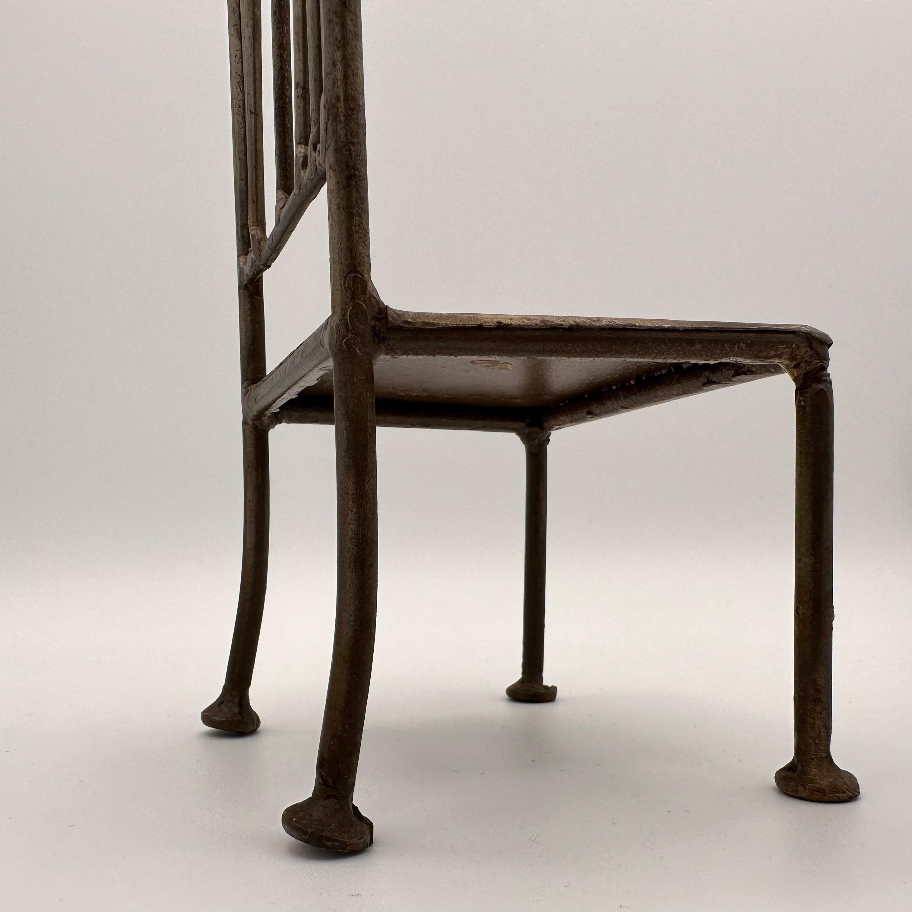 Handgefertigter Miniatur-Metallstuhl im Art-déco-Stil im Angebot 4