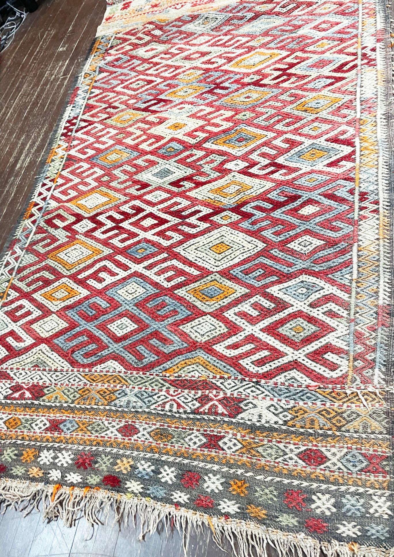 Vintage Moroccan Flat Weave/Kilim rug/runner, #17420, circa 1950s In Excellent Condition For Sale In Evanston, IL